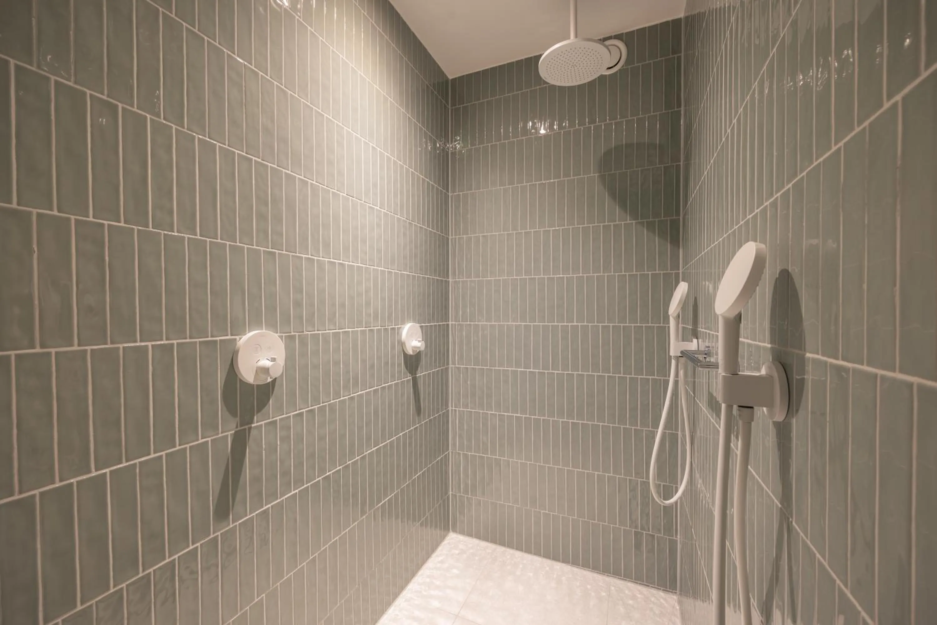 Shower in Van der Valk hotel Den Haag Wassenaar