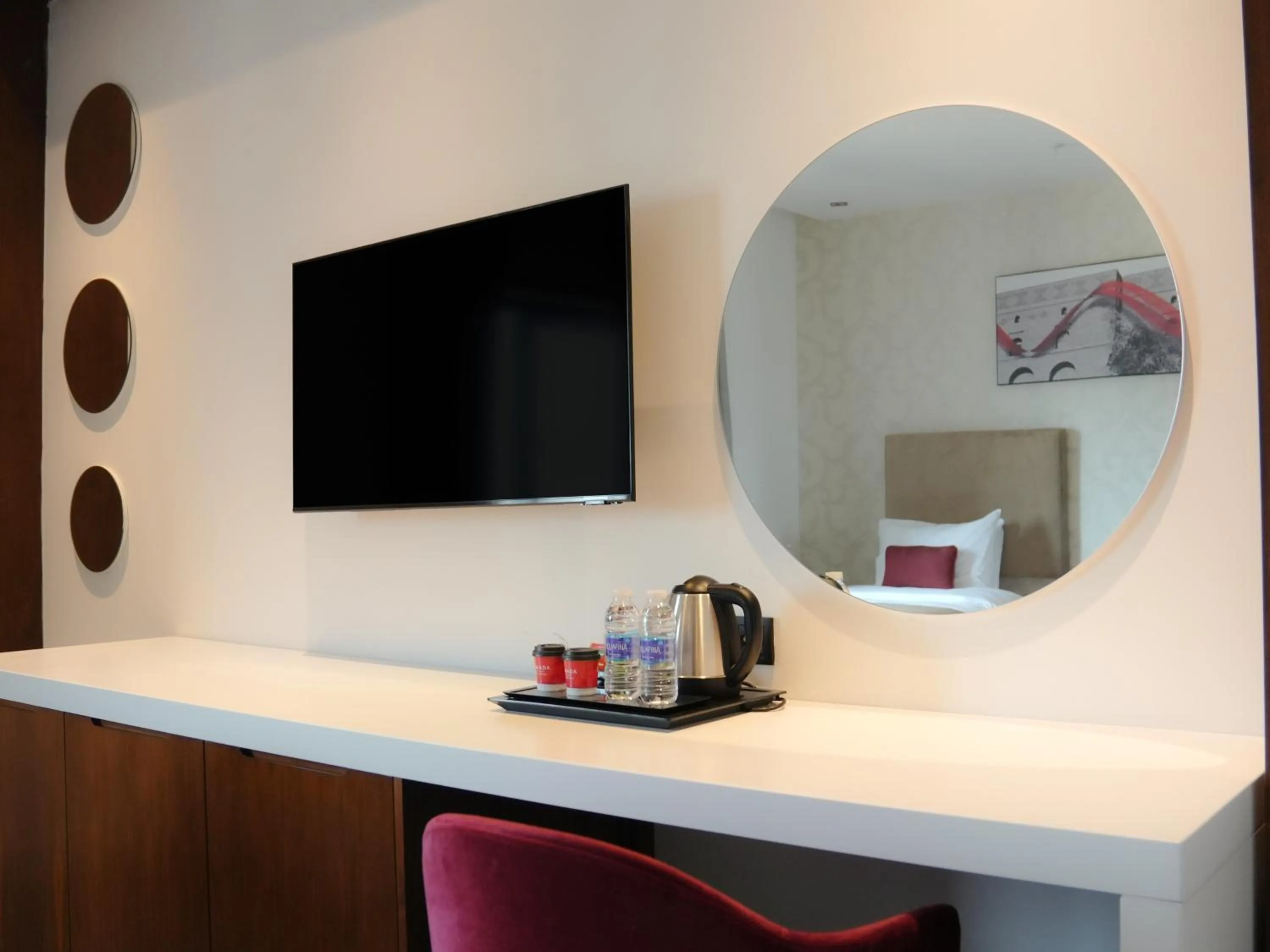 TV and multimedia in Ramada Hotel & Suites by Wyndham Erbil 32 Park