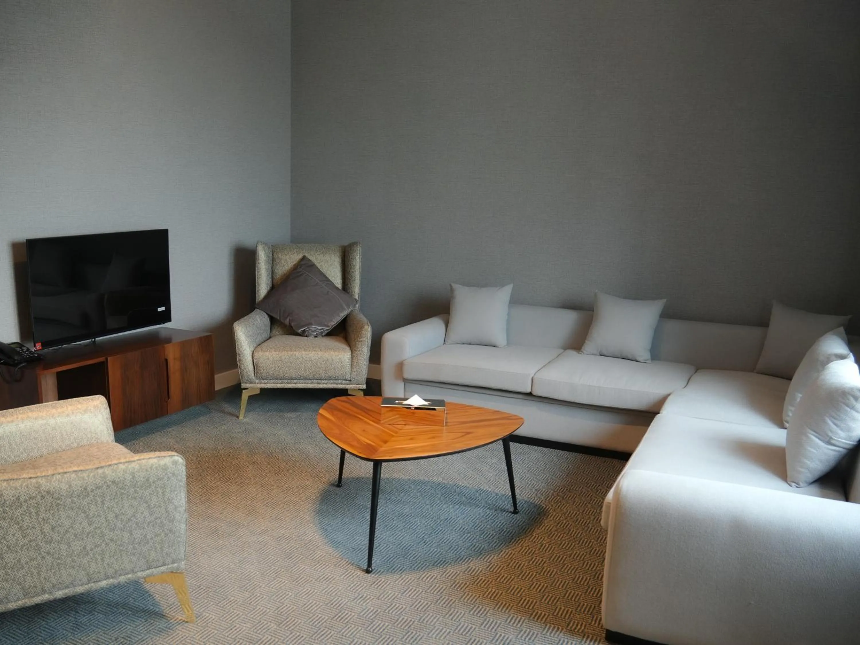 Living room in Ramada Hotel & Suites by Wyndham Erbil 32 Park