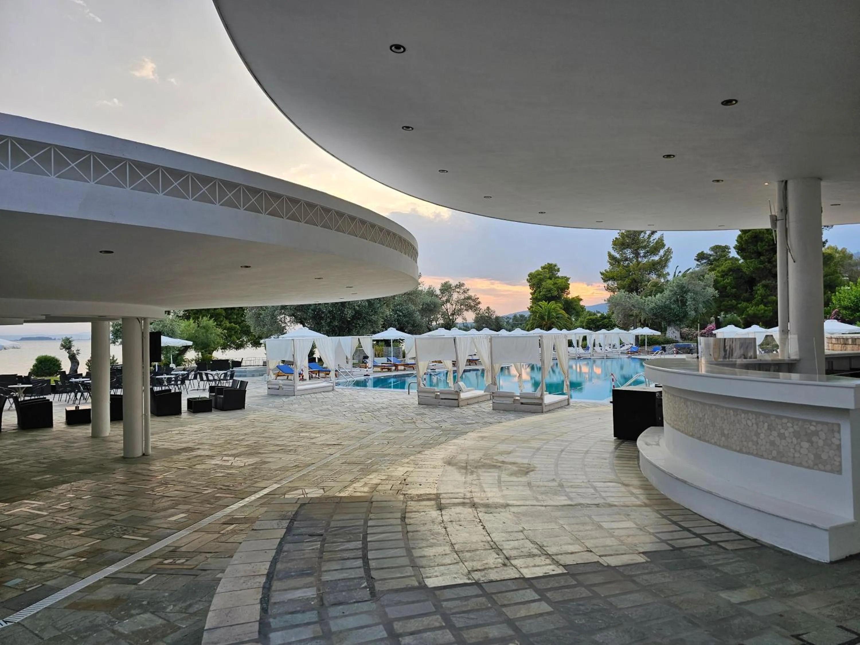 Lounge or bar in O Paradise beach Resort and Spa