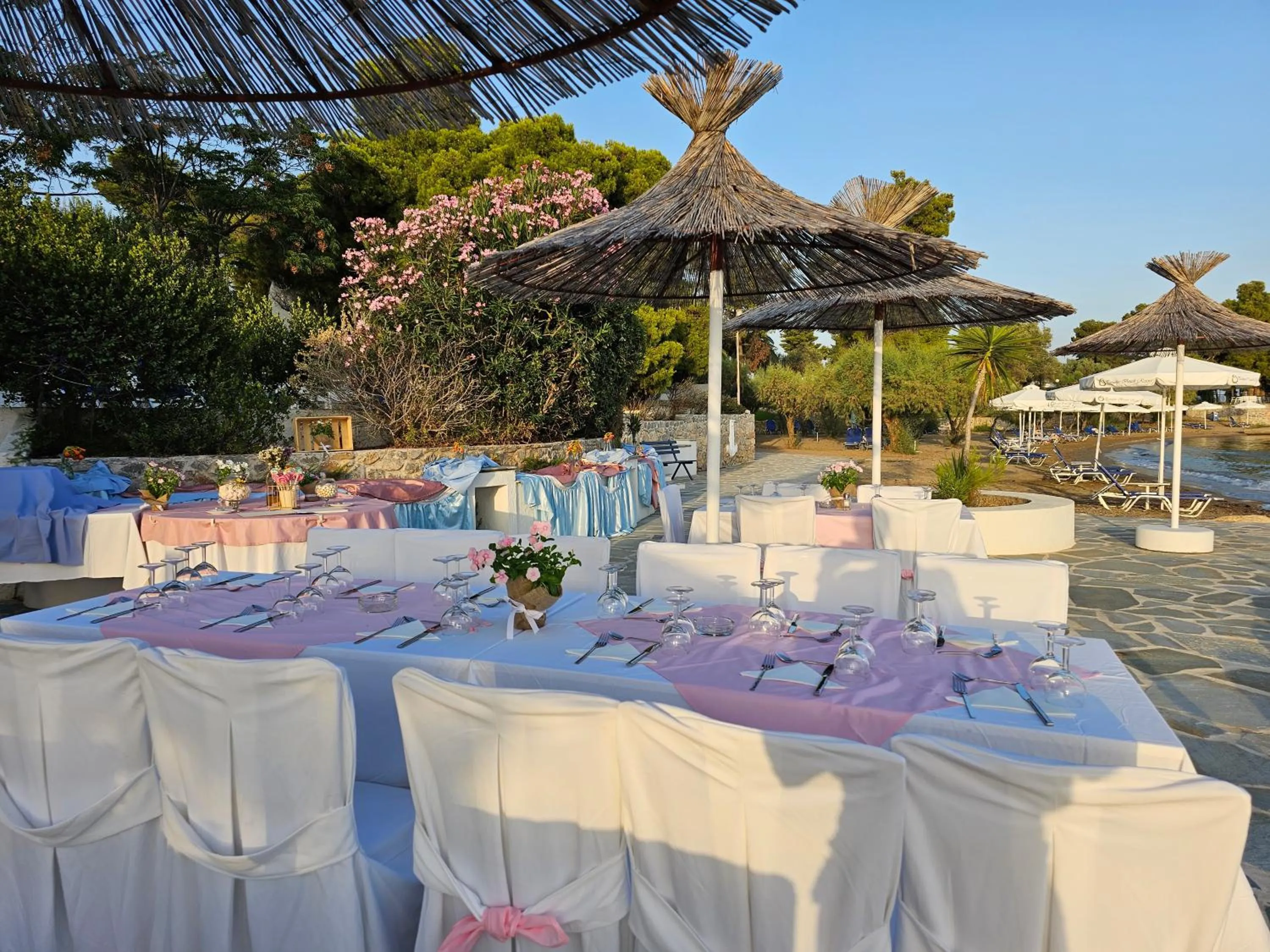 Restaurant/places to eat in O Paradise beach Resort and Spa