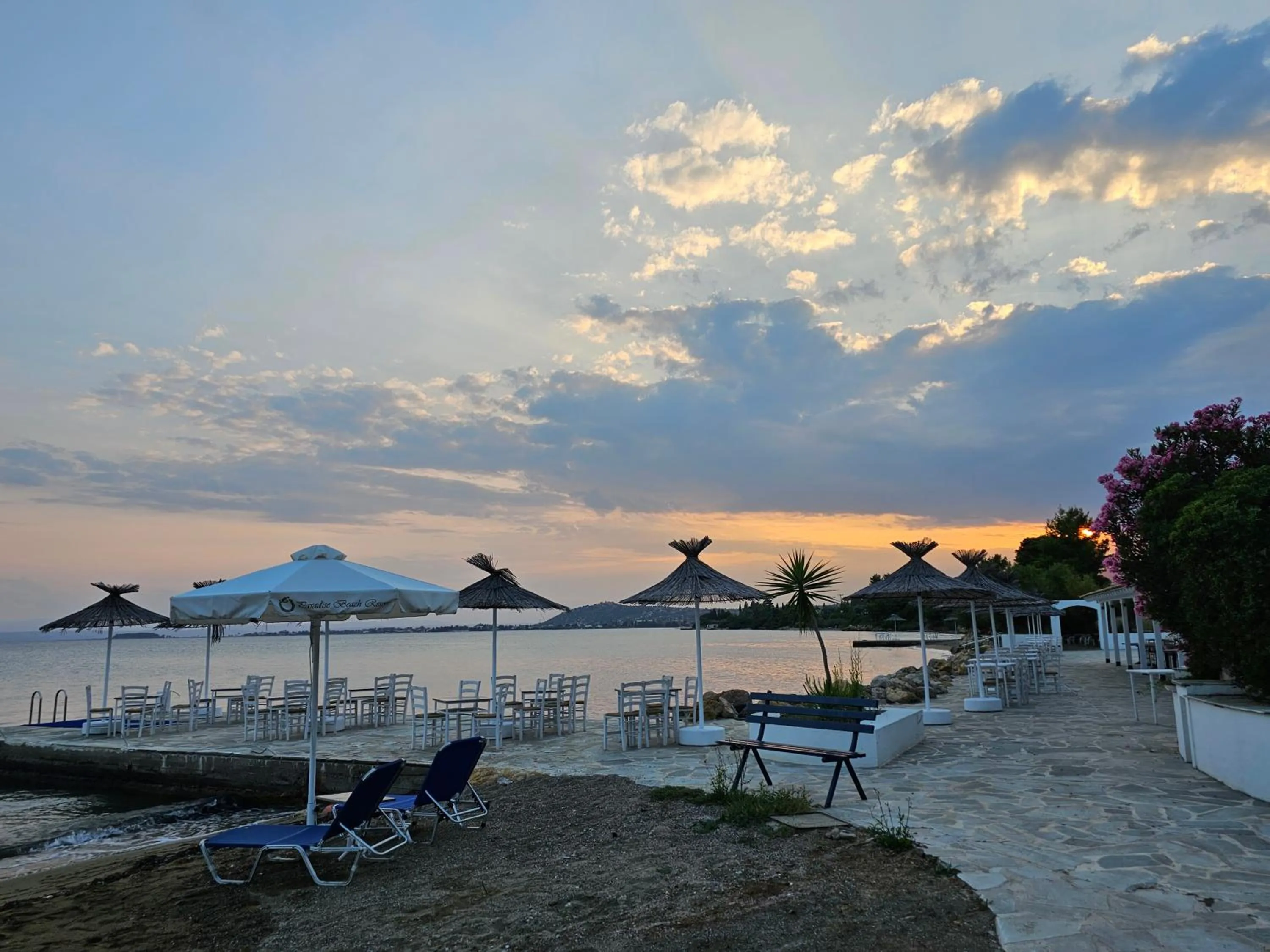 Restaurant/places to eat in O Paradise beach Resort and Spa