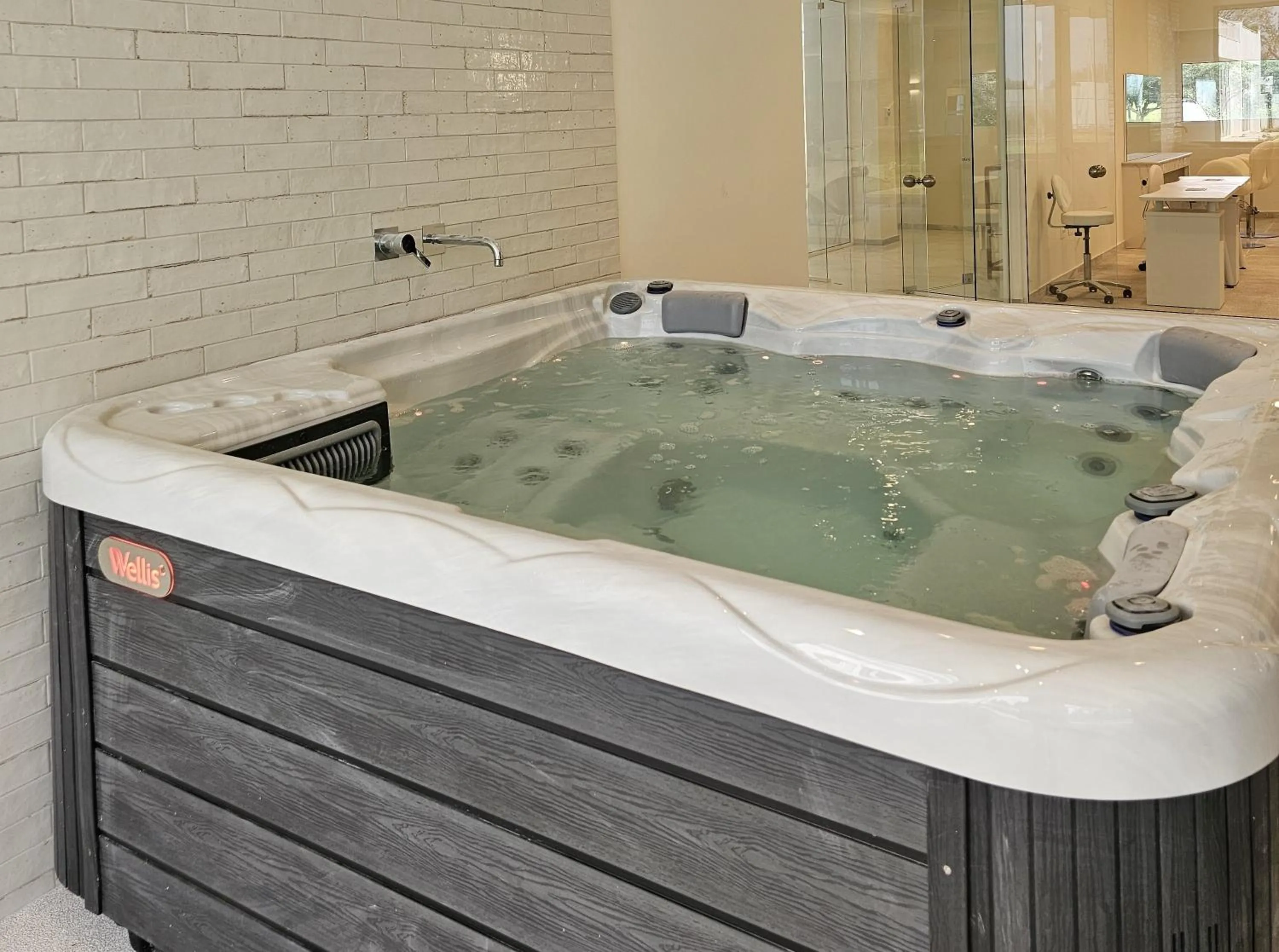 Hot Tub in O Paradise beach Resort and Spa