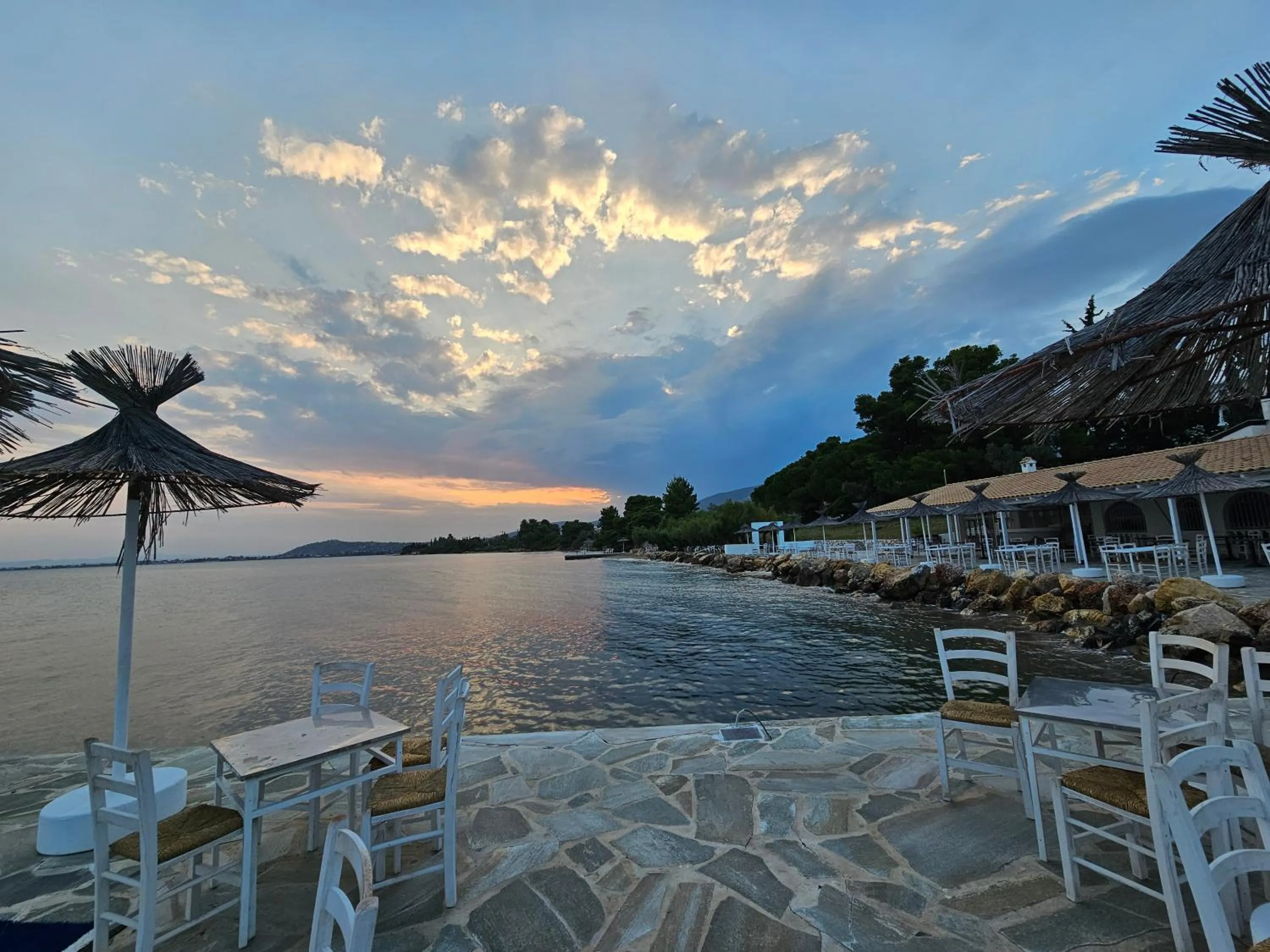 Restaurant/places to eat in O Paradise beach Resort and Spa