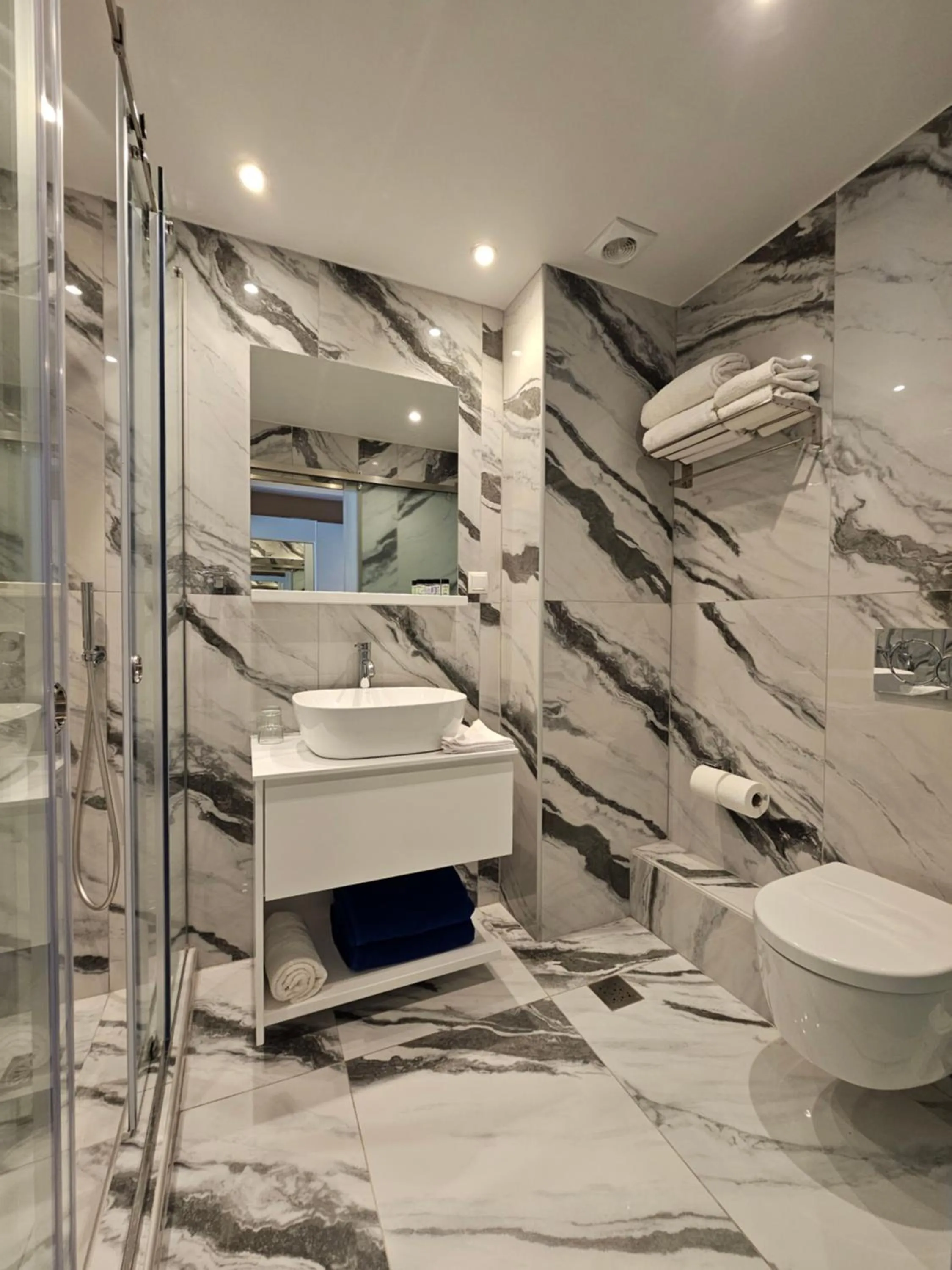 Shower in O Paradise beach Resort and Spa