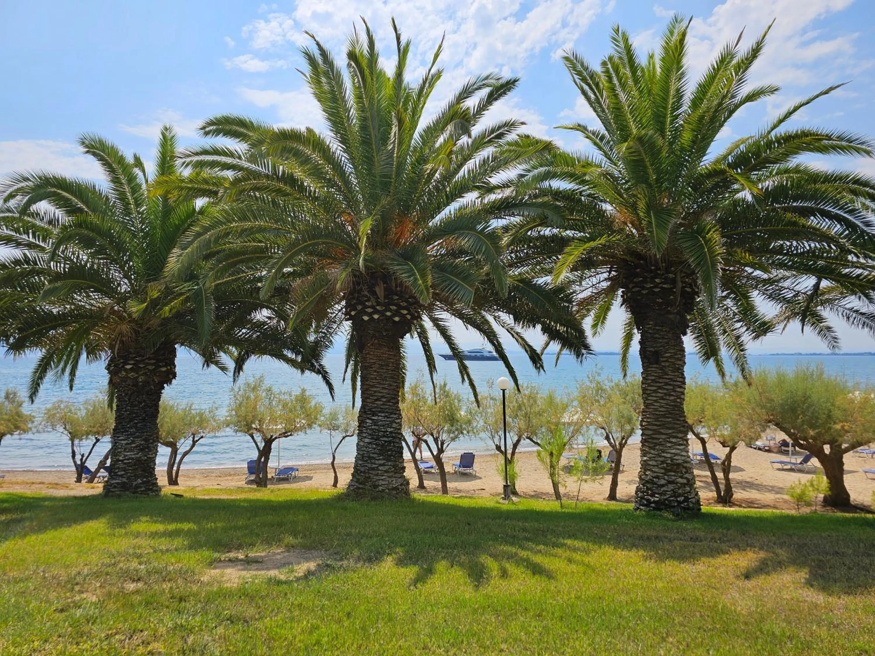 Beach in O Paradise beach Resort and Spa