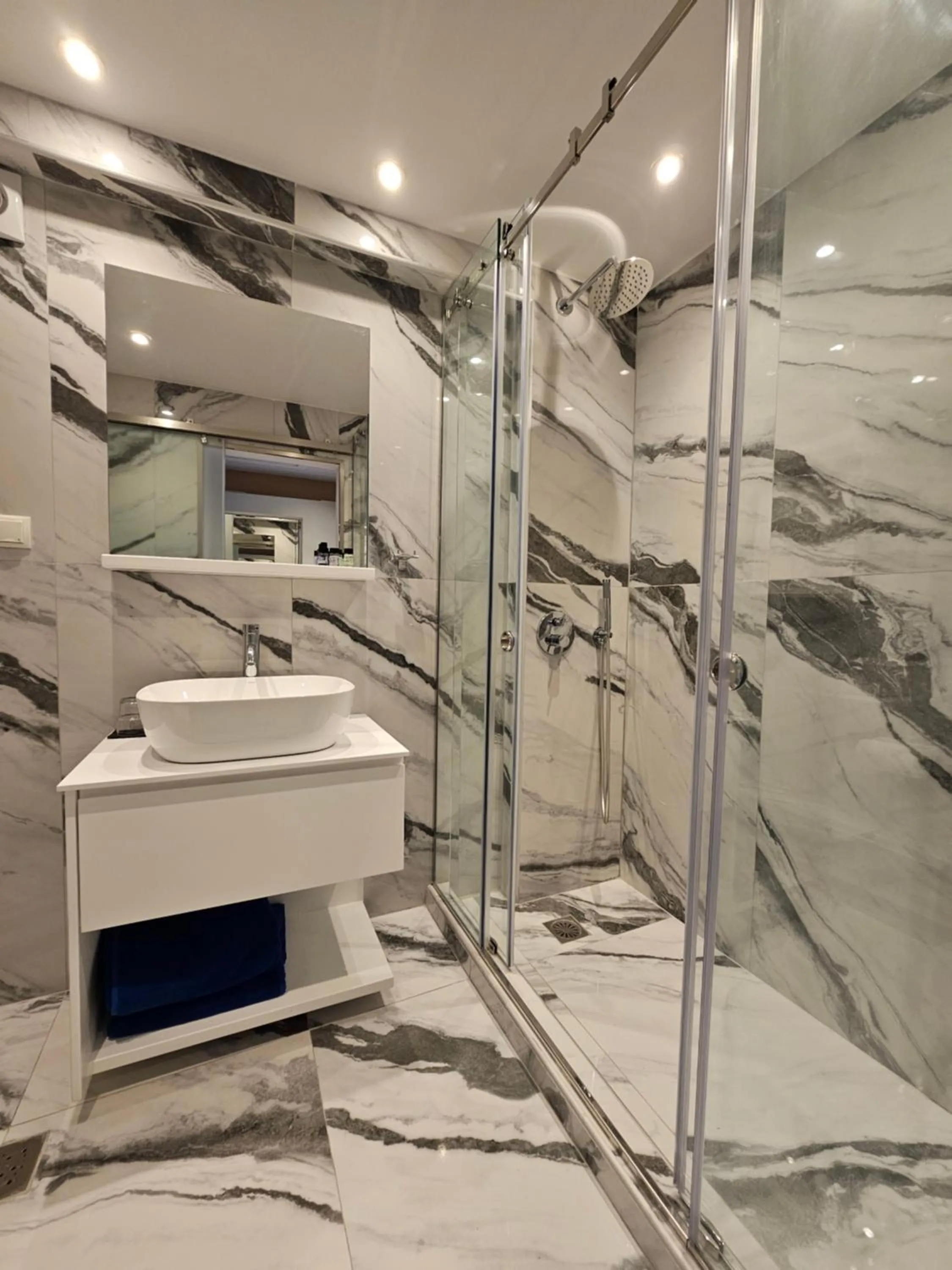 Shower in O Paradise beach Resort and Spa