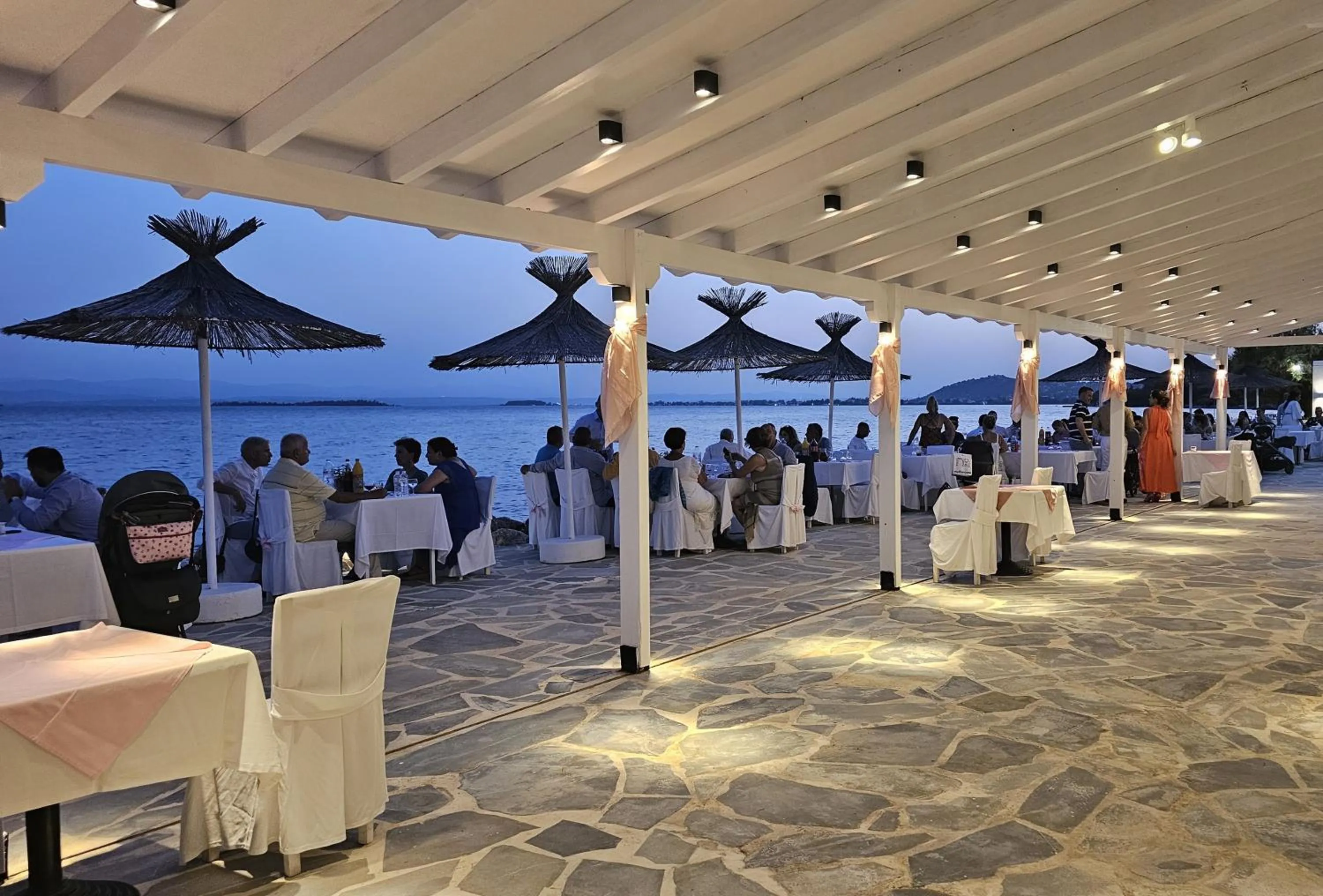 Restaurant/places to eat in O Paradise beach Resort and Spa