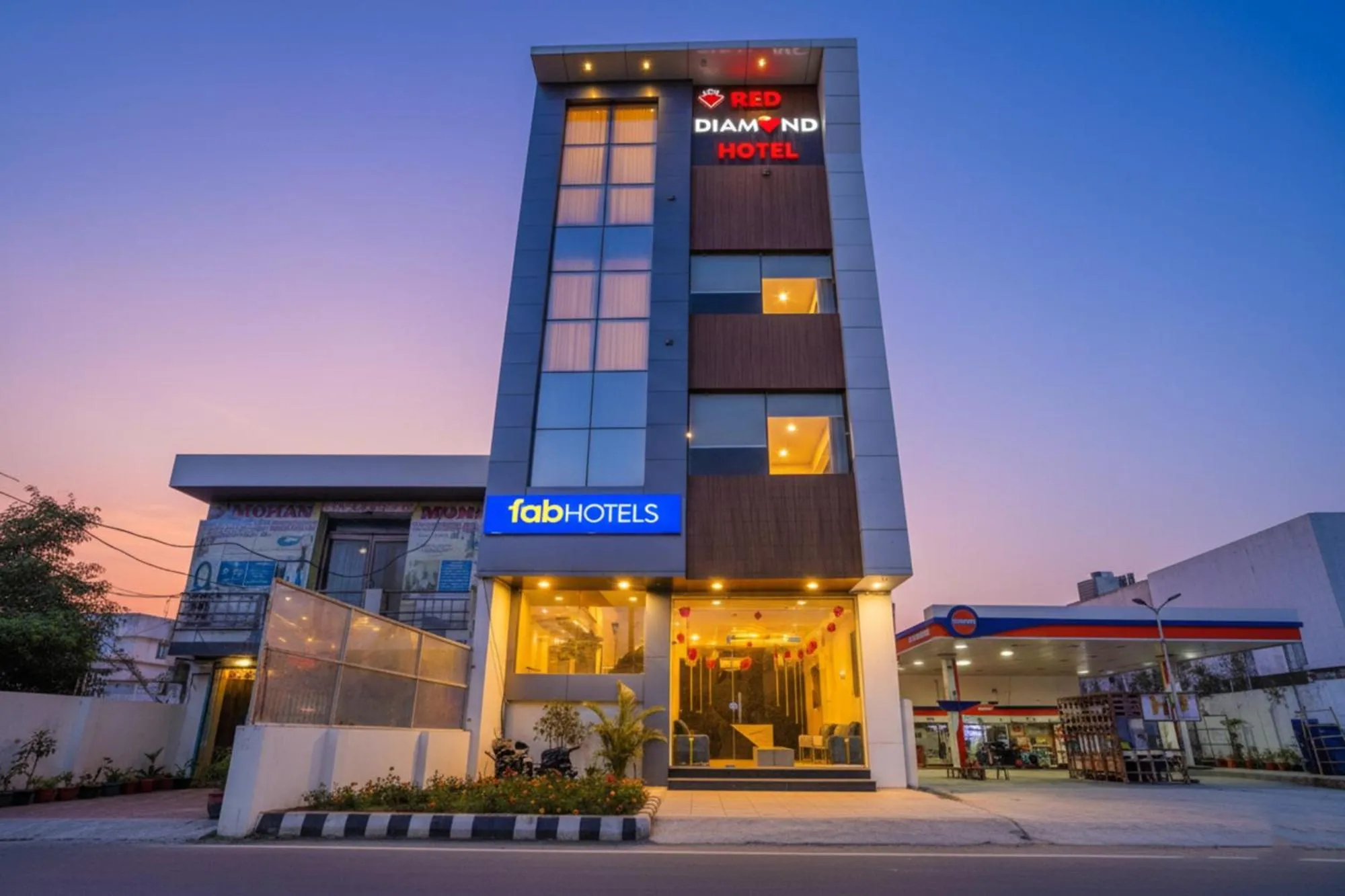 Property building in Via Red Diamond