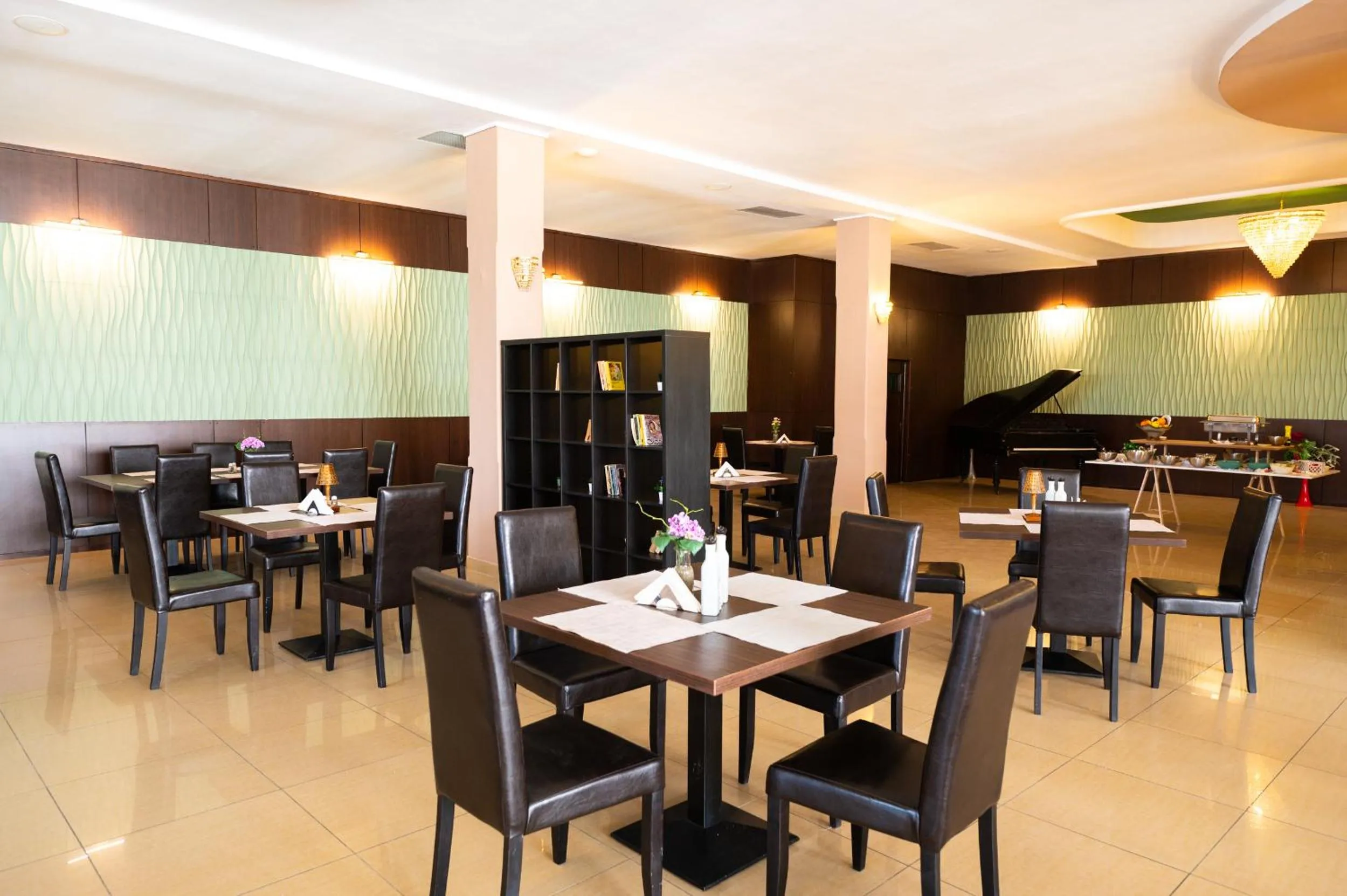 Restaurant/places to eat in Hotel Ambasador Mamaia