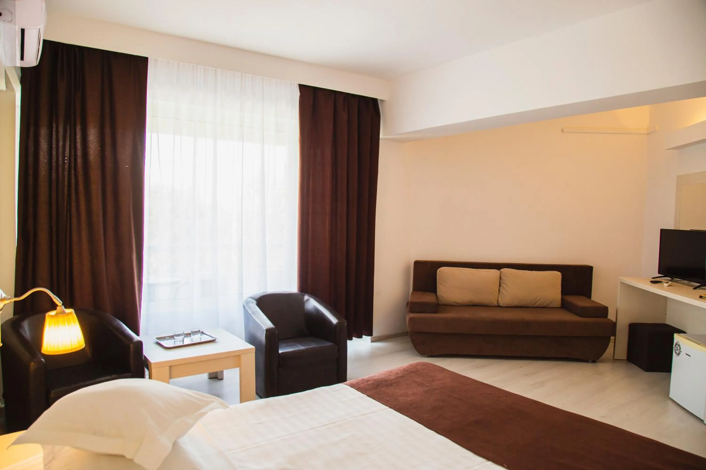 Photo of the whole room in Hotel Ambasador Mamaia