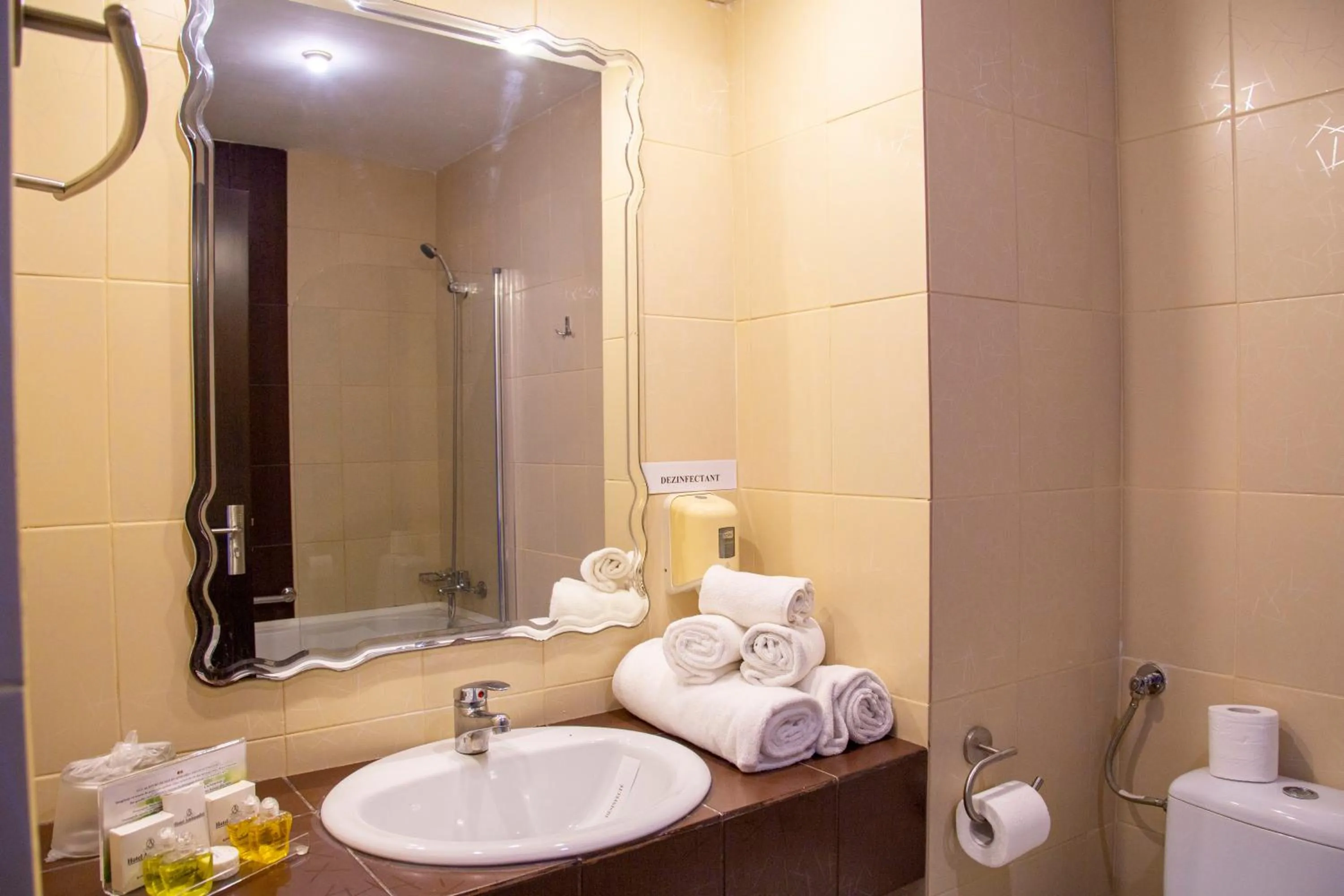 Bathroom in Hotel Ambasador Mamaia
