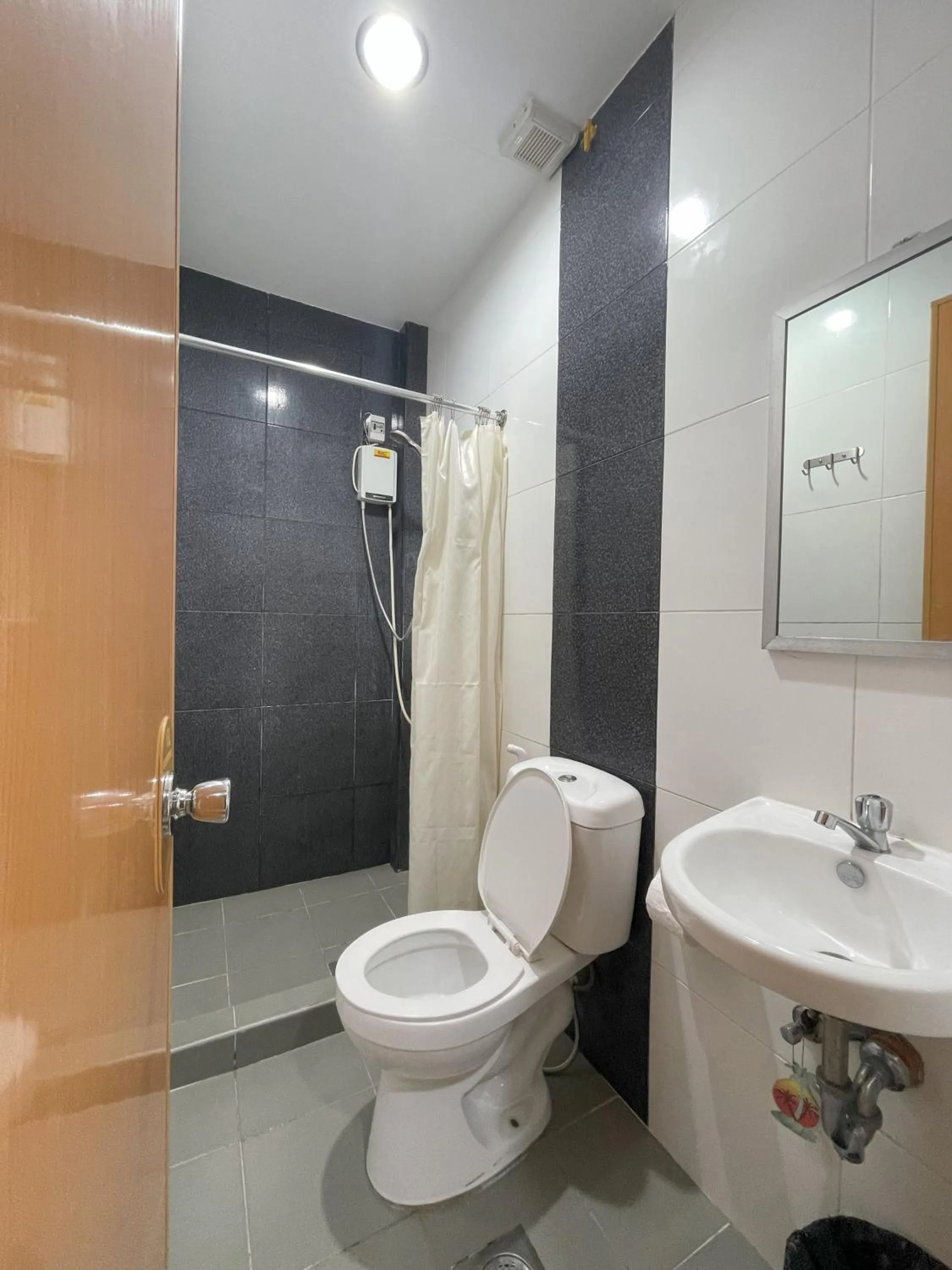 Bathroom in Argao Seabreeze Hotel powered by Cocotel