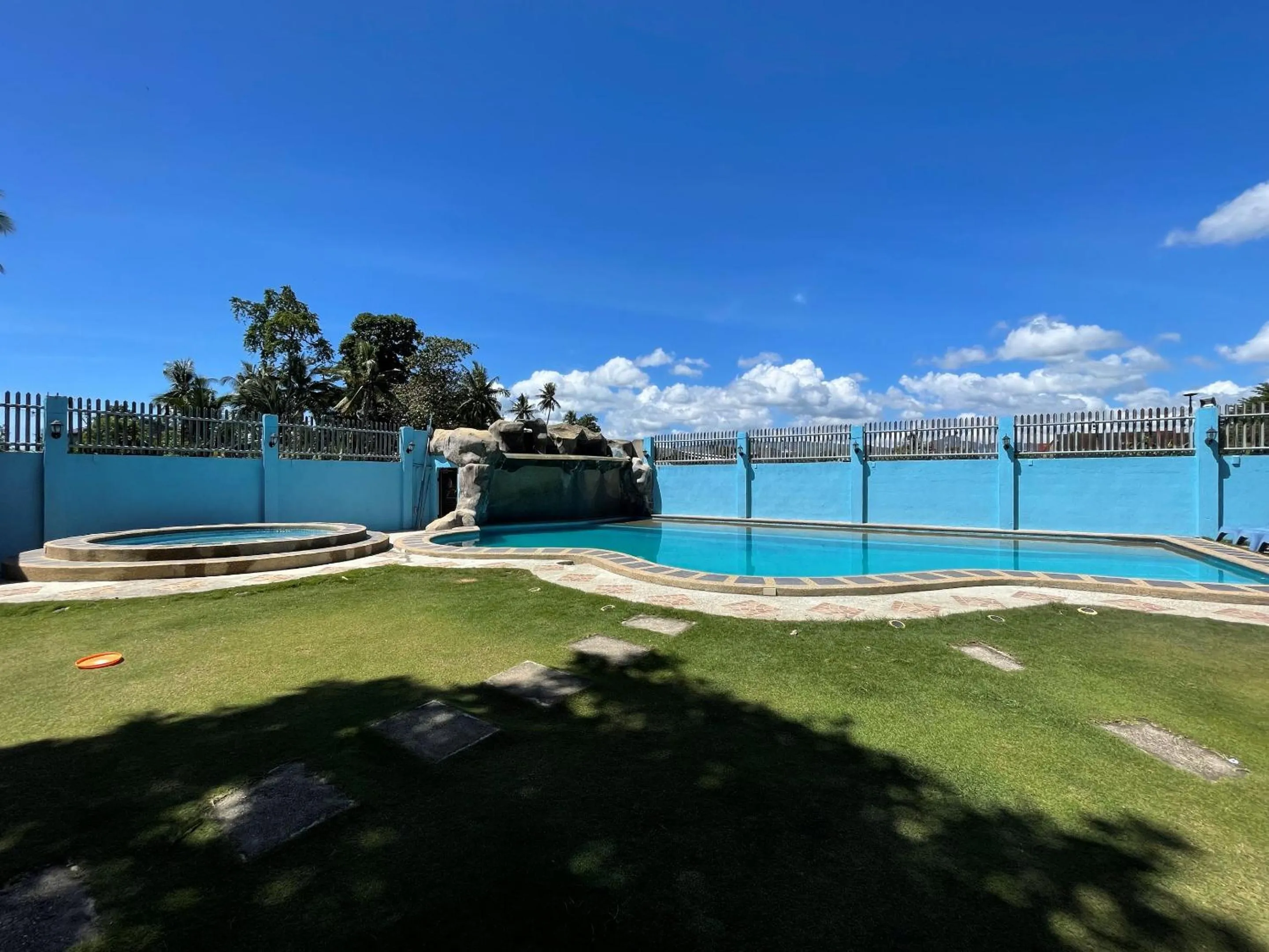Swimming pool in Argao Seabreeze Hotel powered by Cocotel