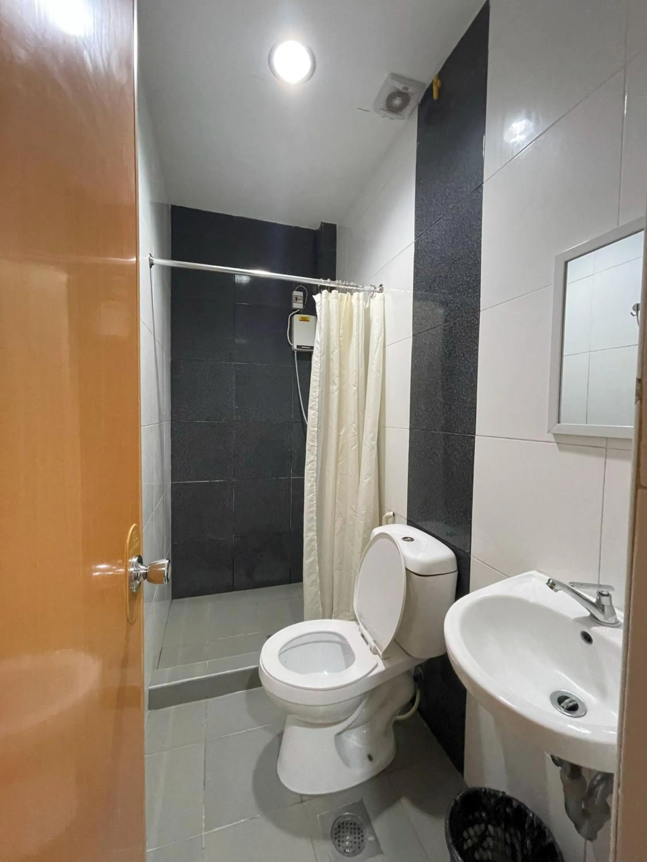 Bathroom in Argao Seabreeze Hotel powered by Cocotel