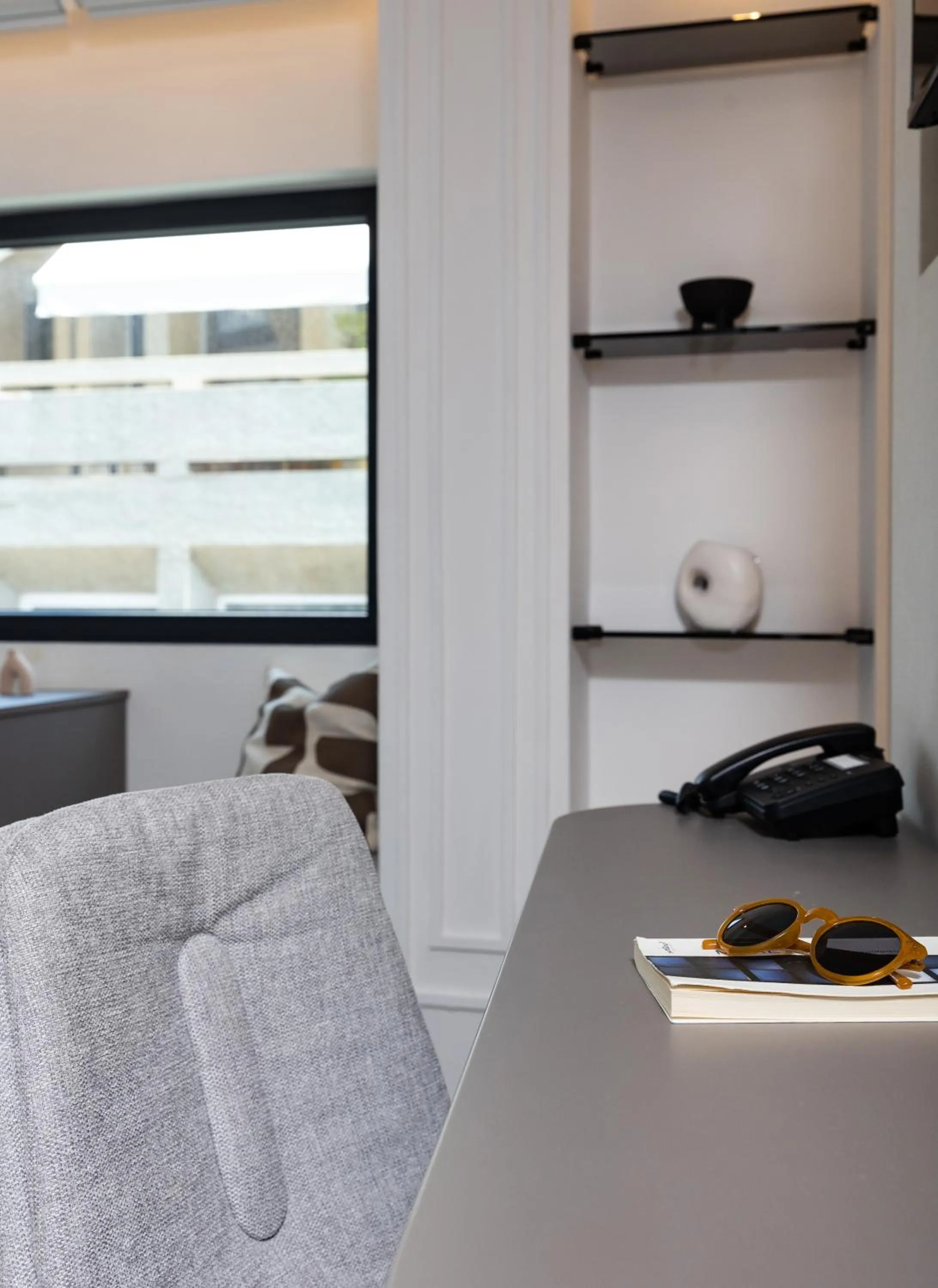 Seating area in Esse Athens