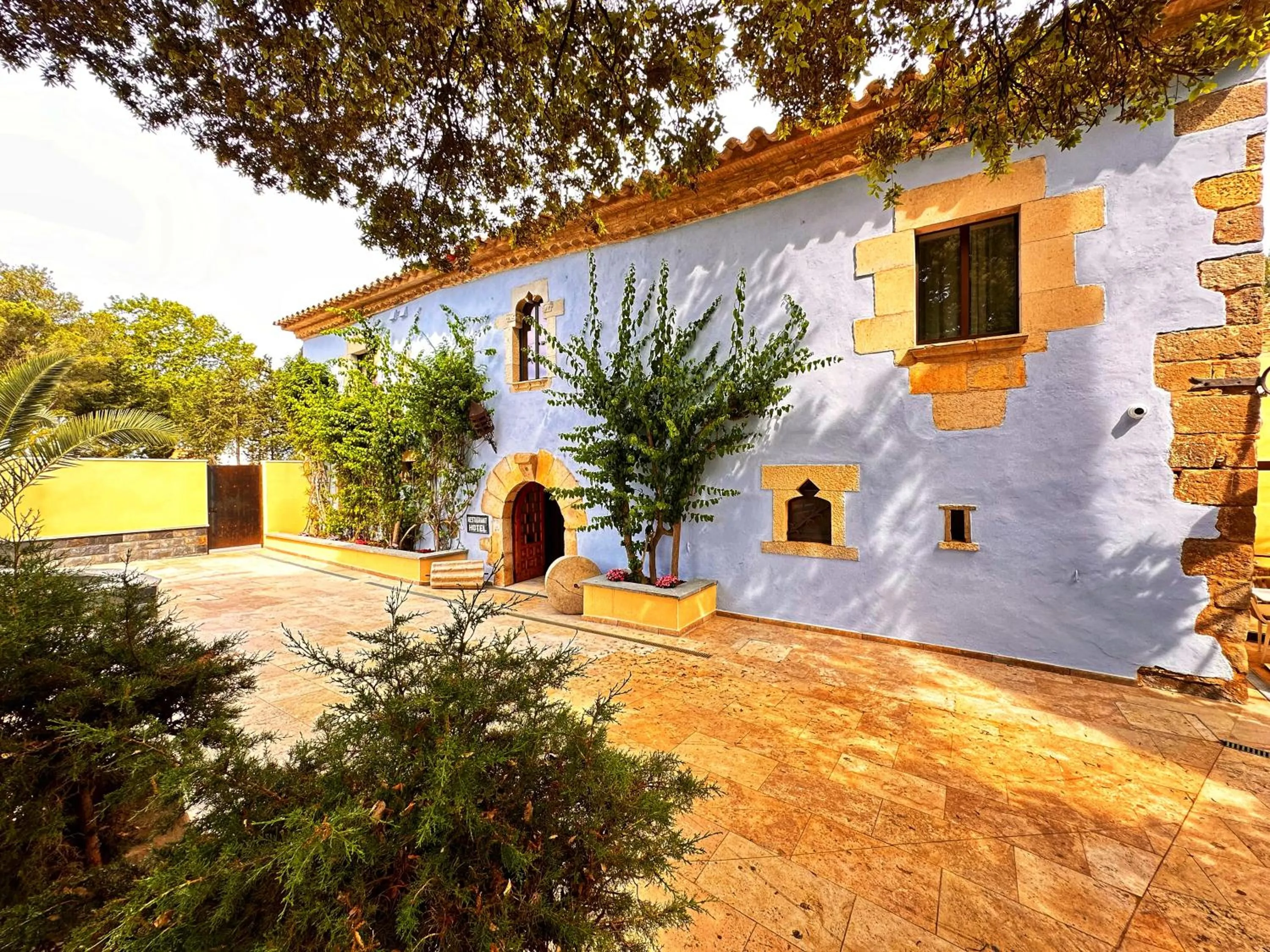 Facade/entrance in AlliOli Boutique Hotel Spa