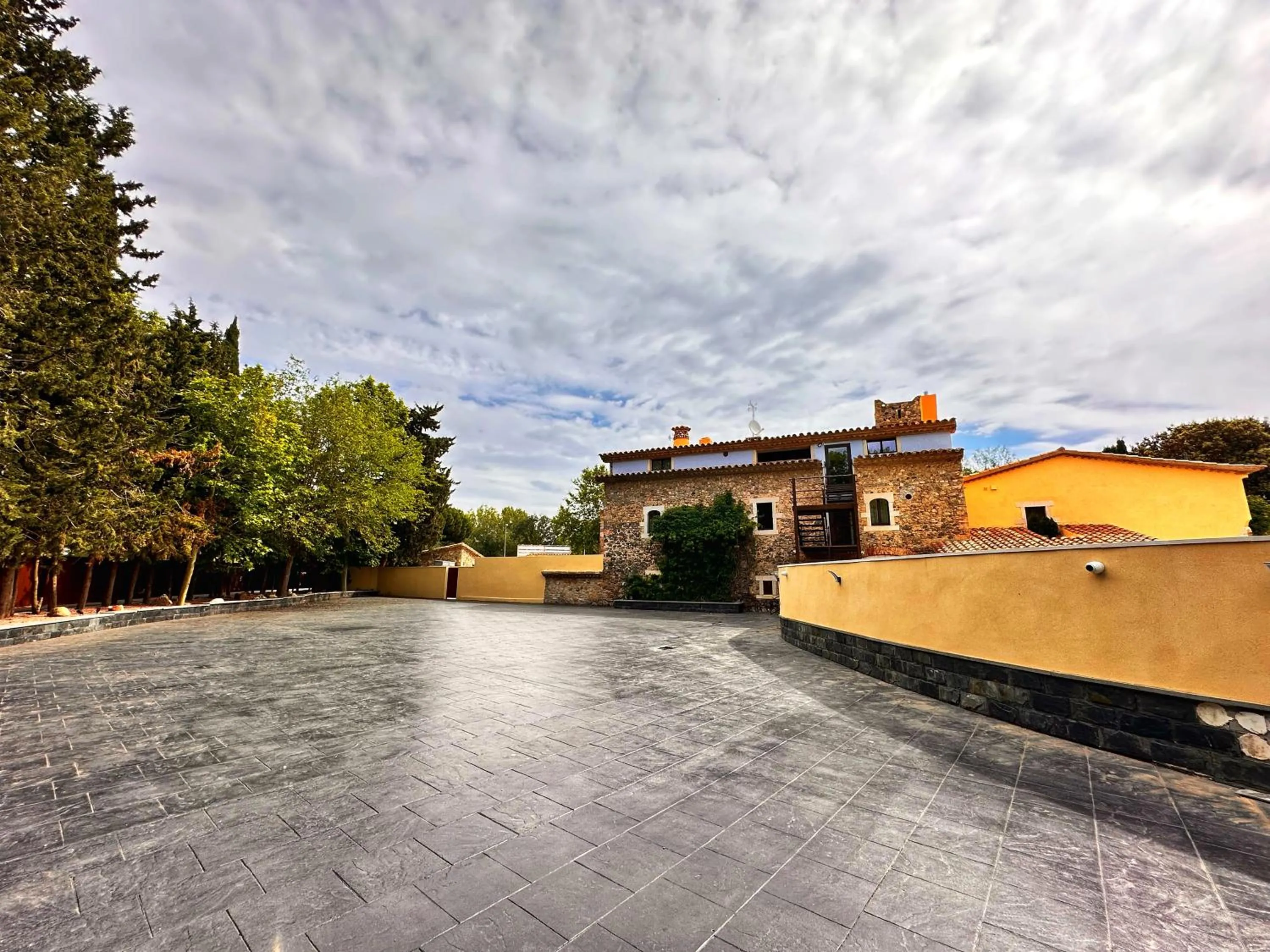 Parking in AlliOli Boutique Hotel Spa