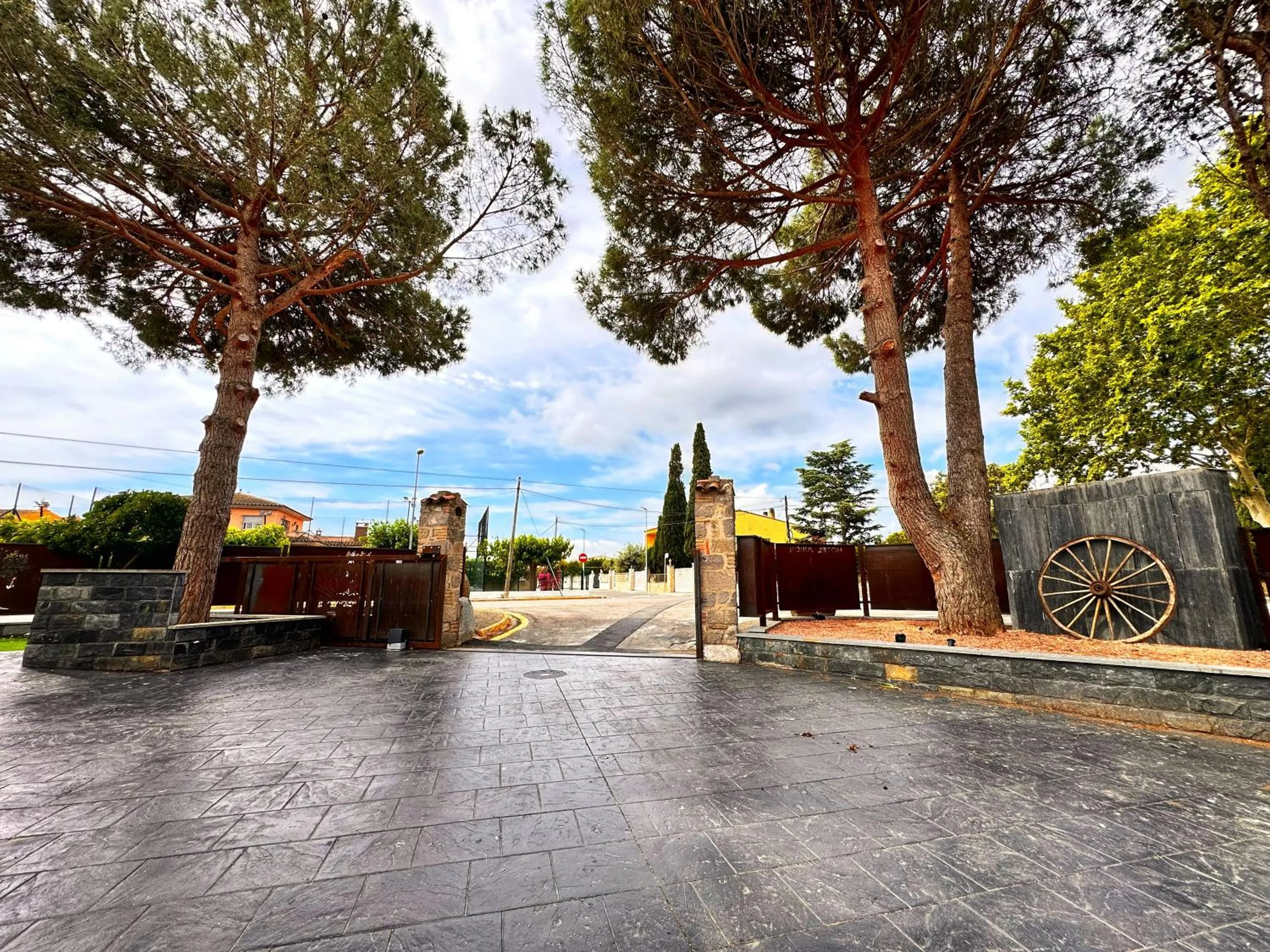 Parking in AlliOli Boutique Hotel Spa