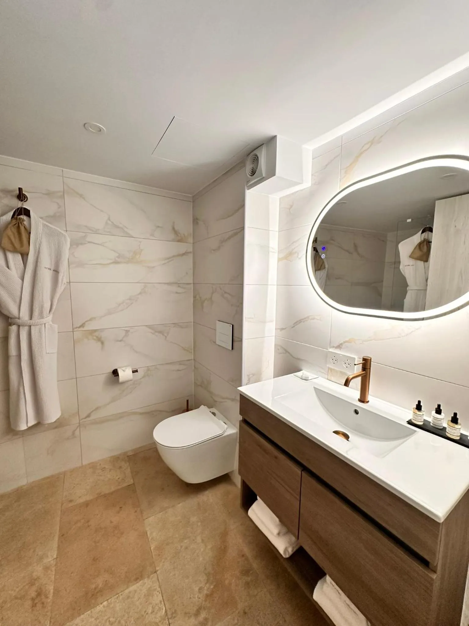 Toilet in AlliOli Boutique Hotel Spa