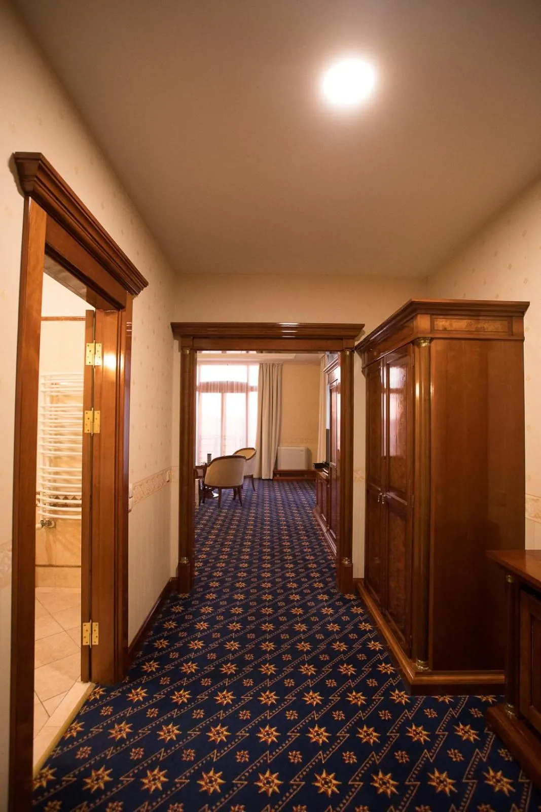 wardrobe in Hotel Golden Palace