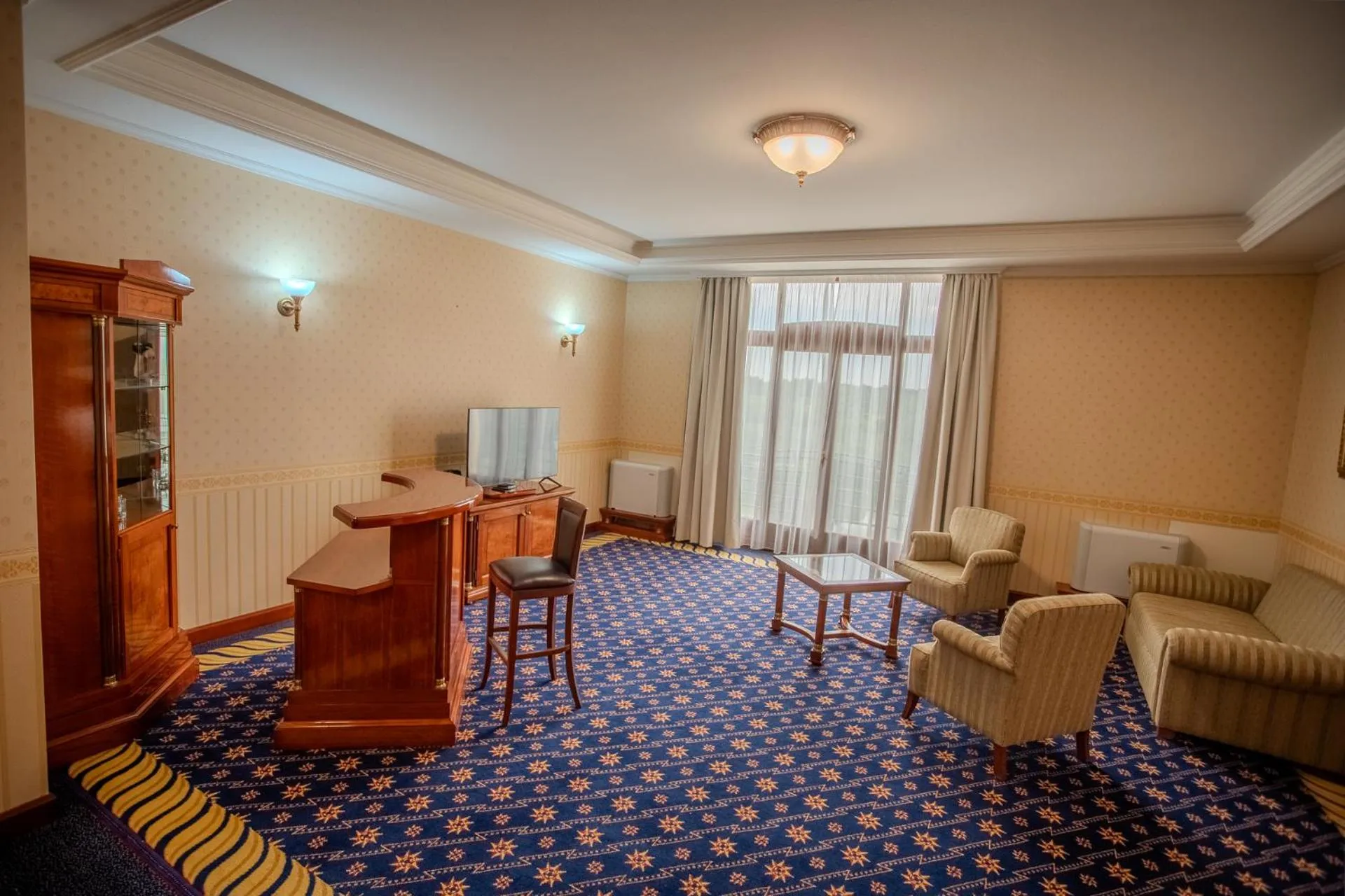 TV and multimedia in Hotel Golden Palace