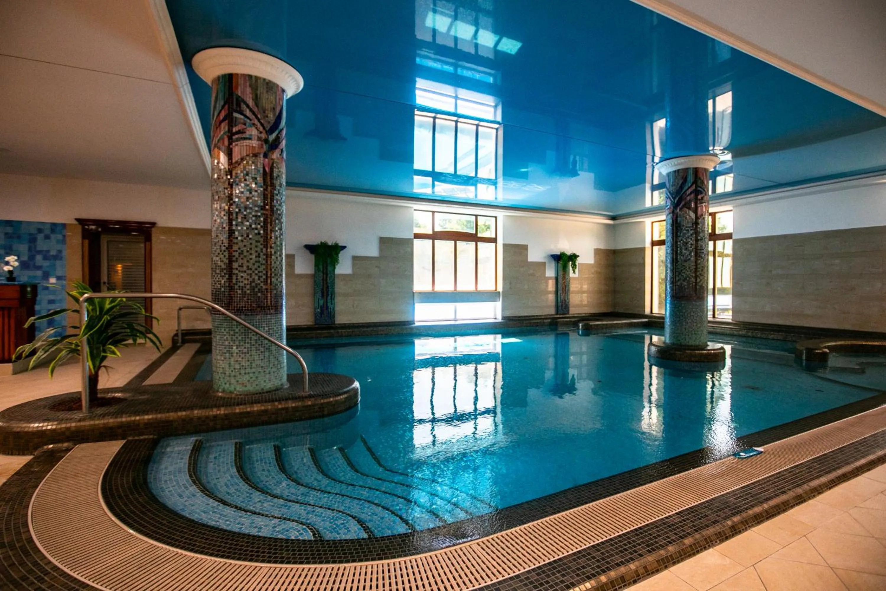 Swimming pool in Hotel Golden Palace