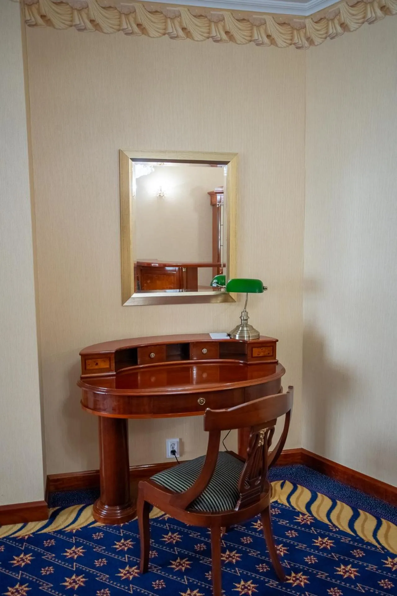 hair dresser in Hotel Golden Palace