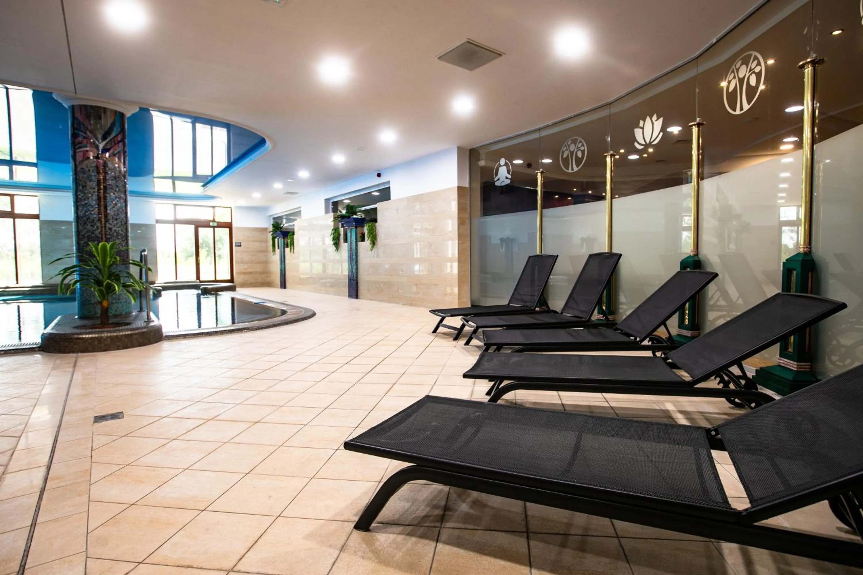 Swimming pool in Hotel Golden Palace