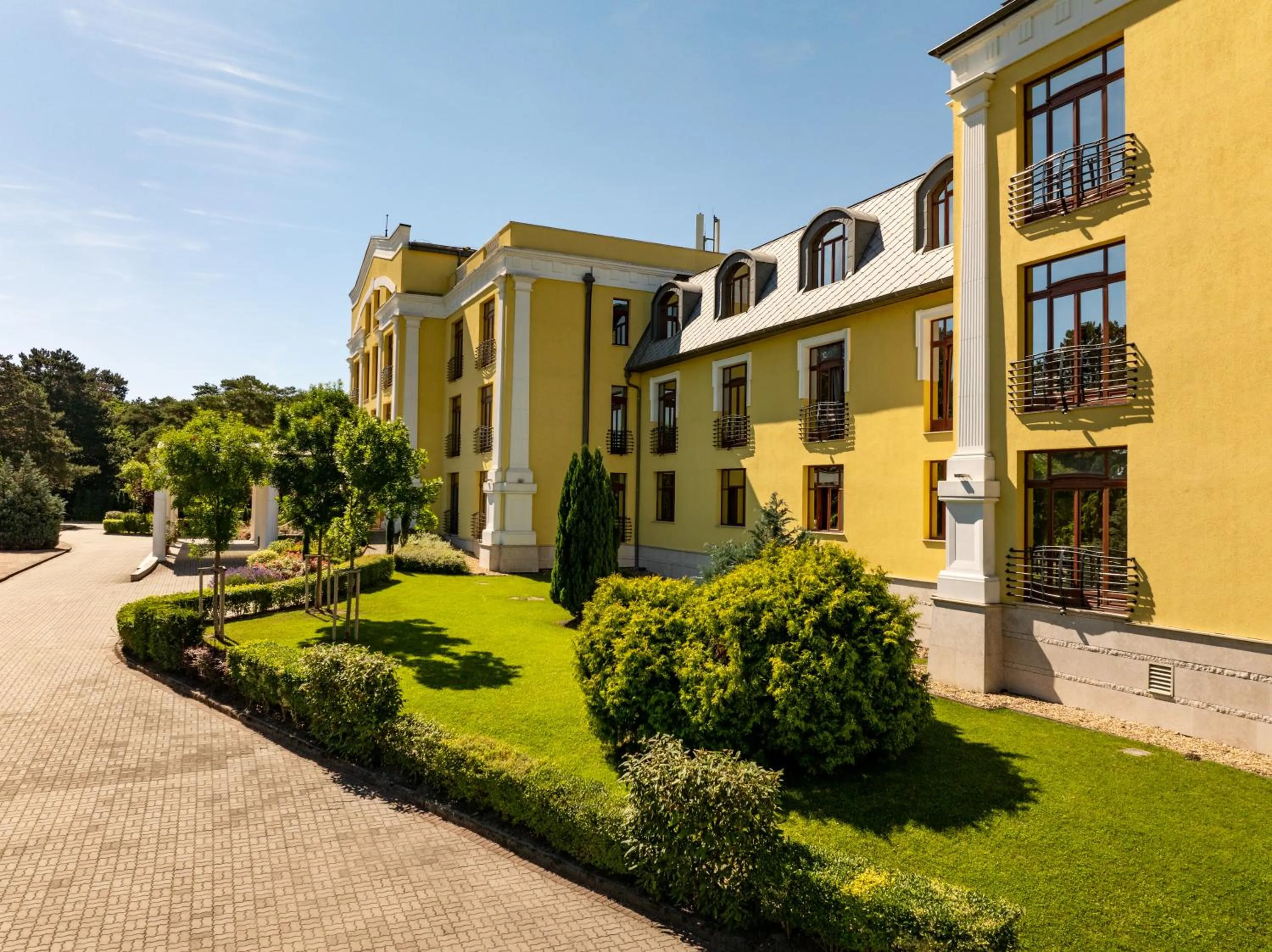 Property building in Hotel Golden Palace