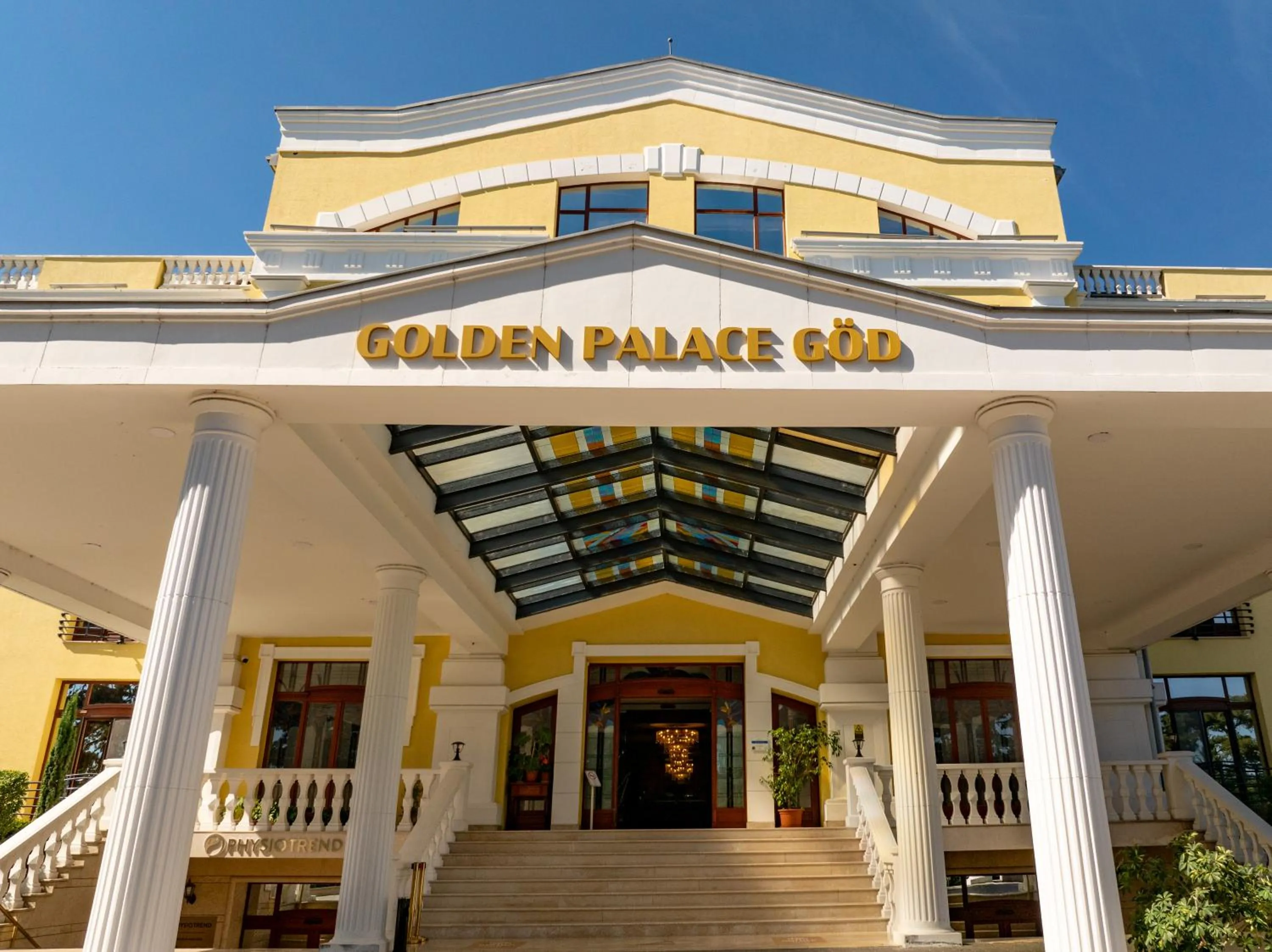 Property building in Hotel Golden Palace