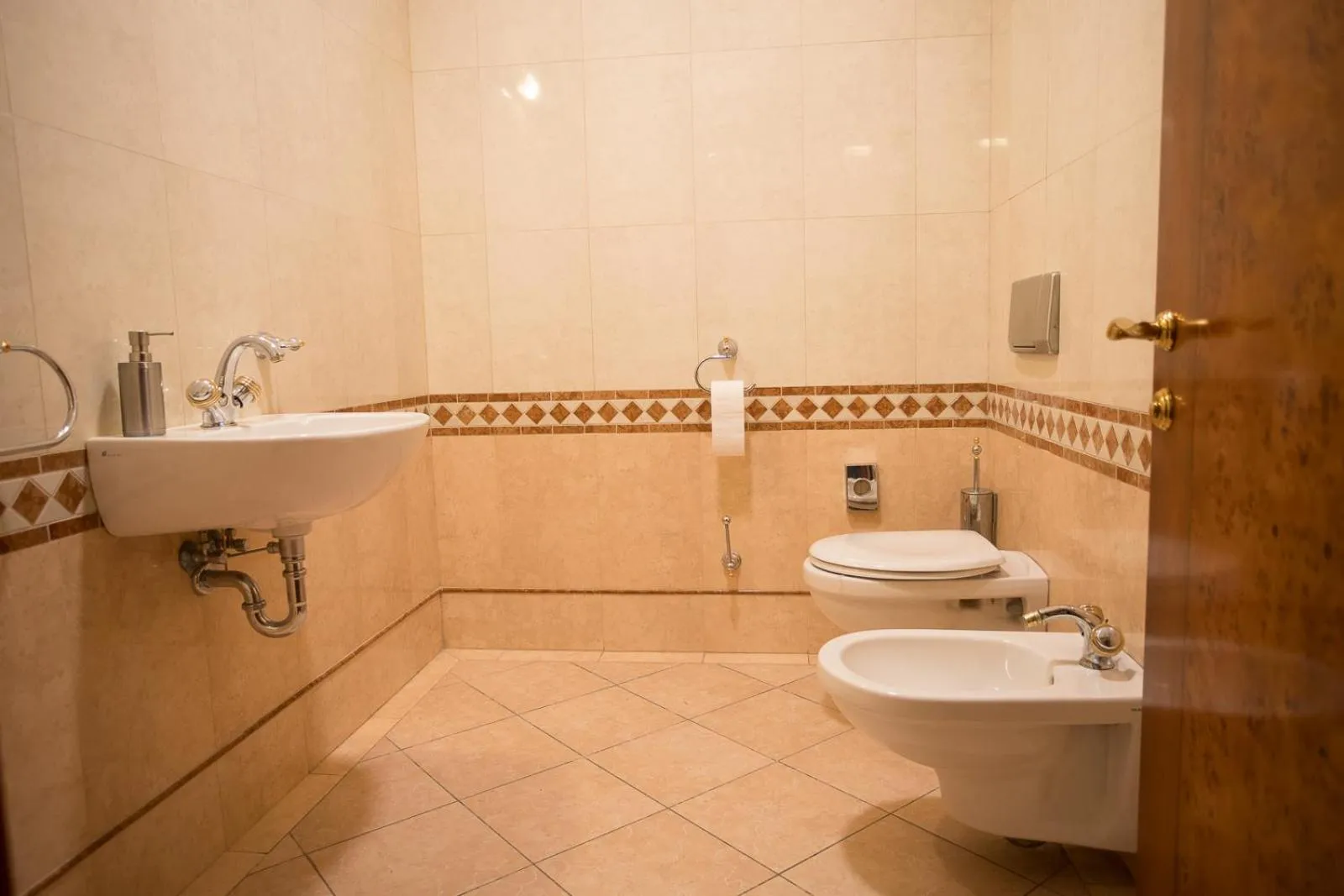 Toilet in Hotel Golden Palace