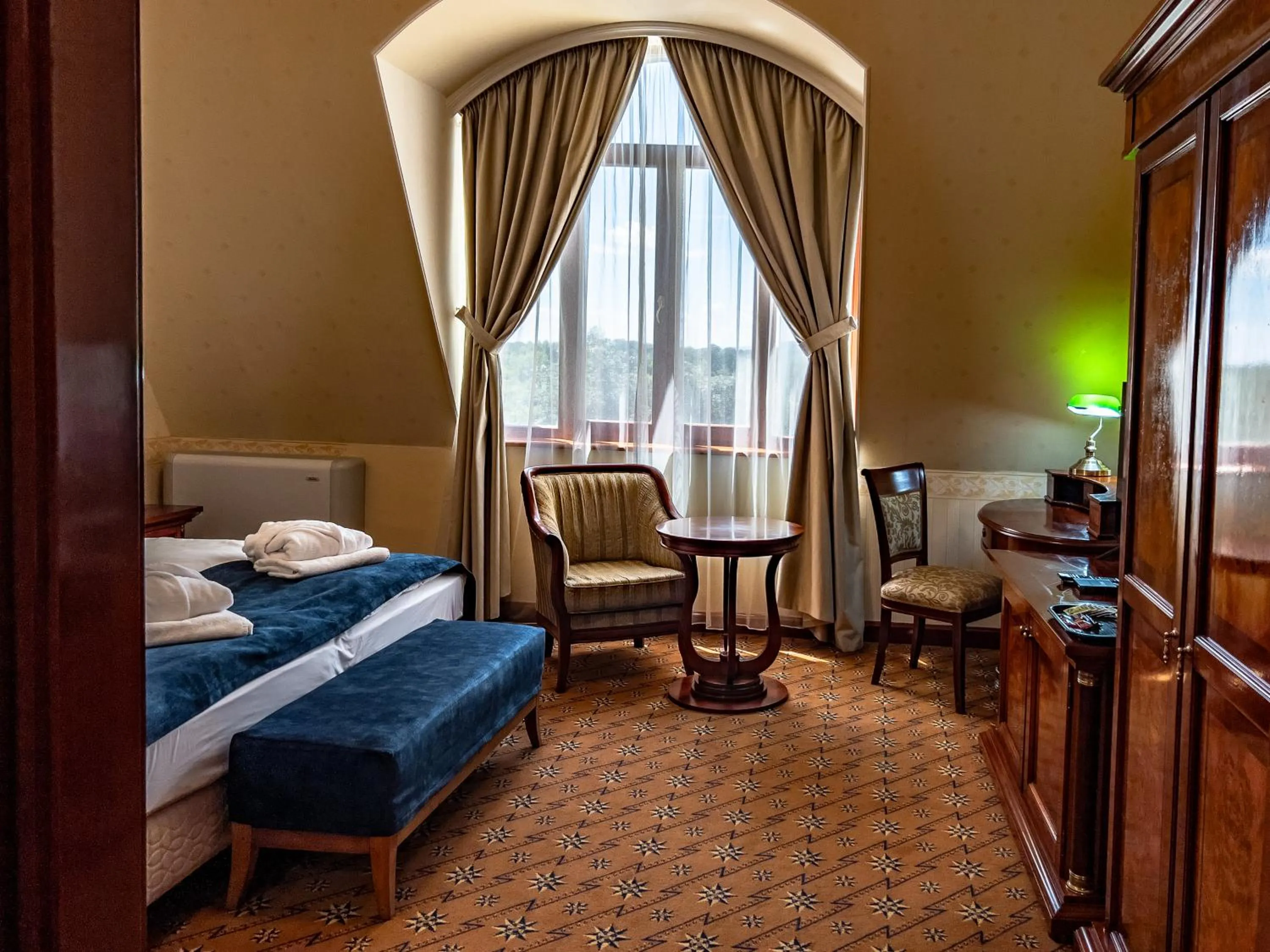 Bedroom, Bed in Hotel Golden Palace