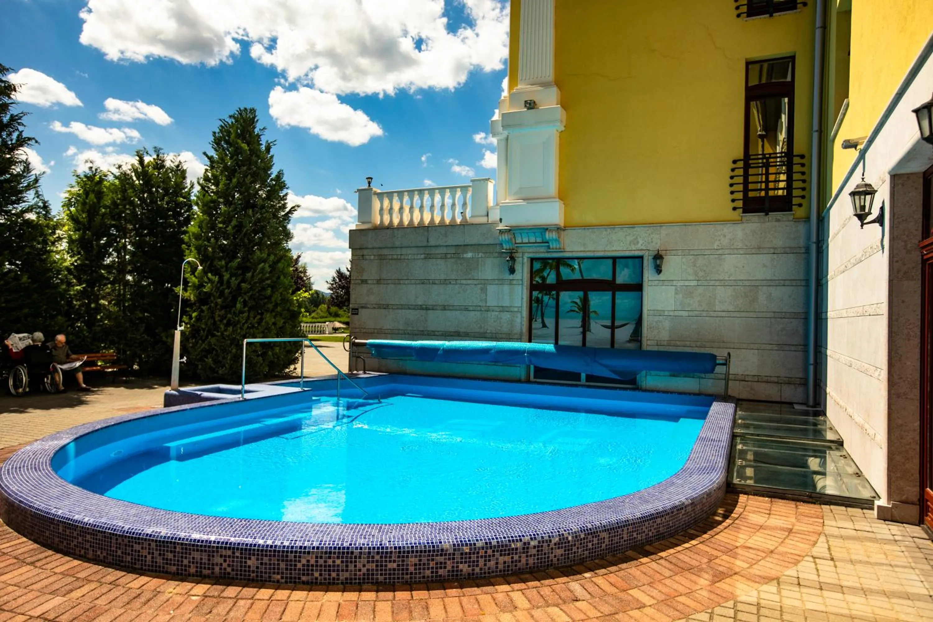 Swimming pool in Hotel Golden Palace