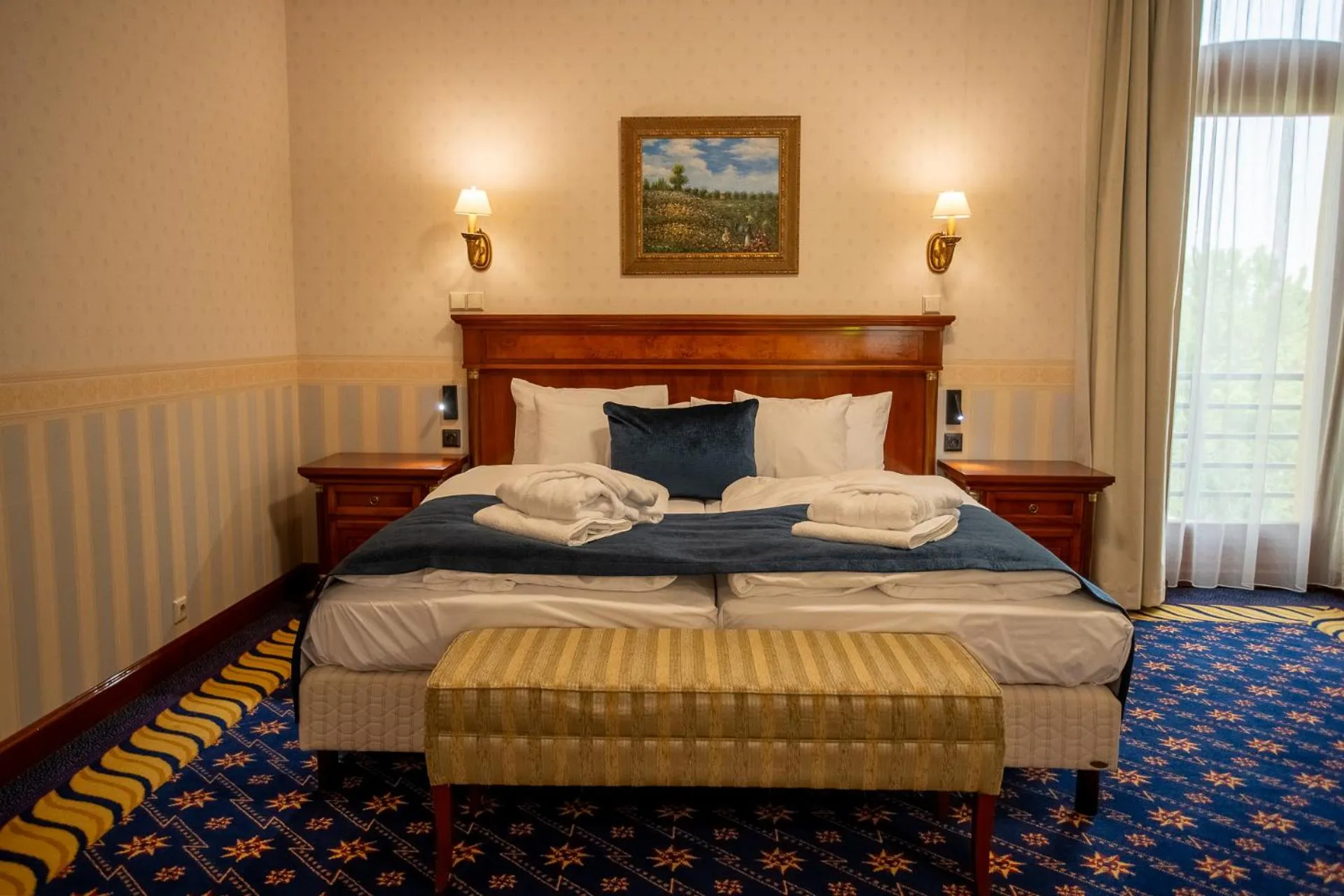 Bed in Hotel Golden Palace