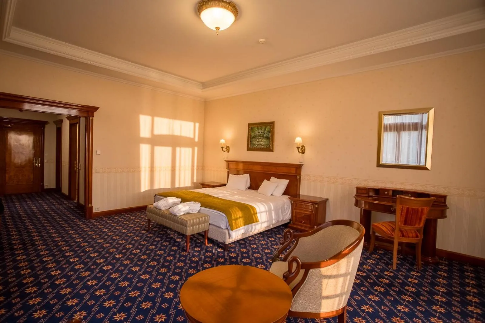 Bed in Hotel Golden Palace