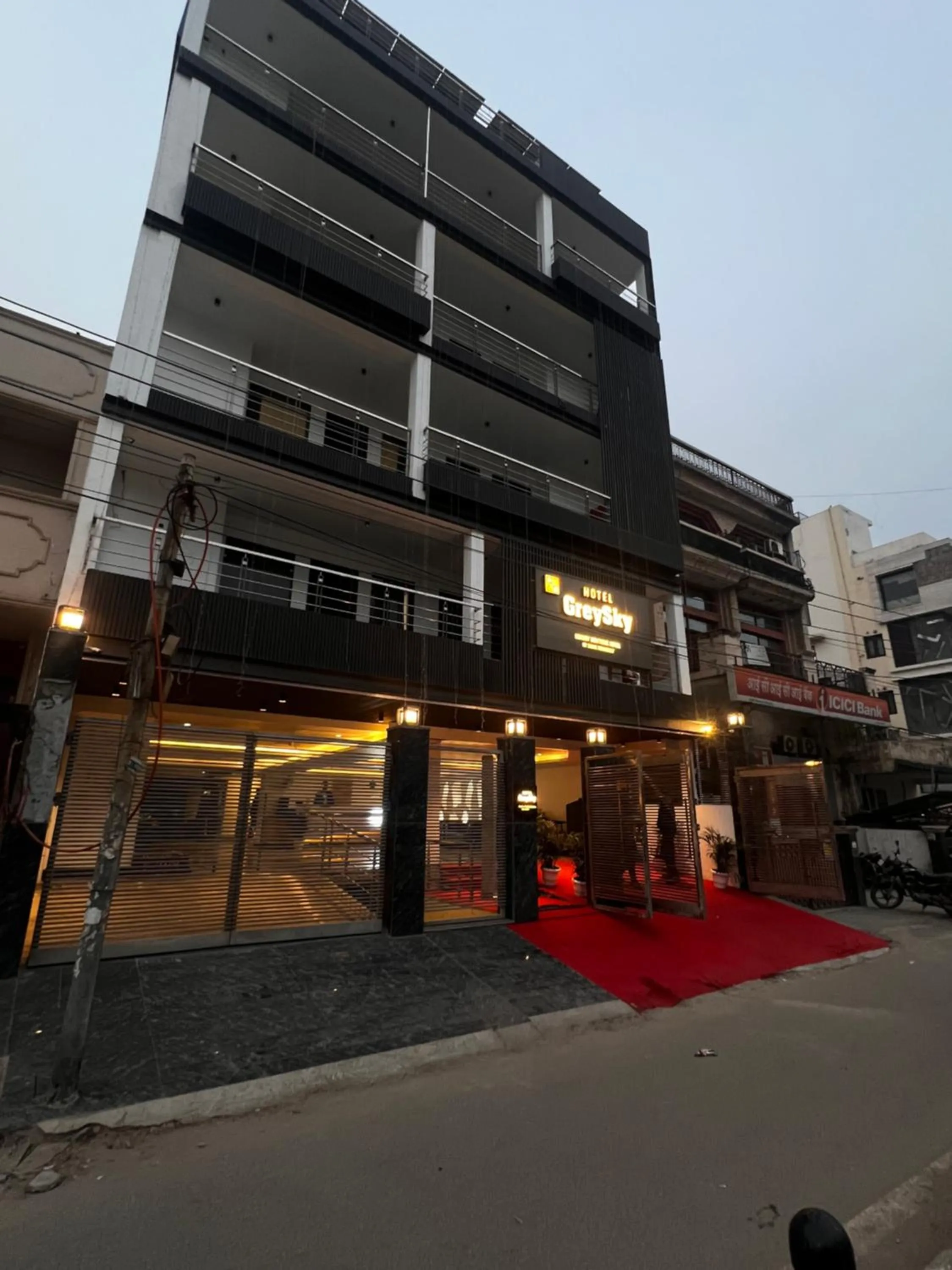 Hotel GreySky Karkardooma AnandVihar New Delhi