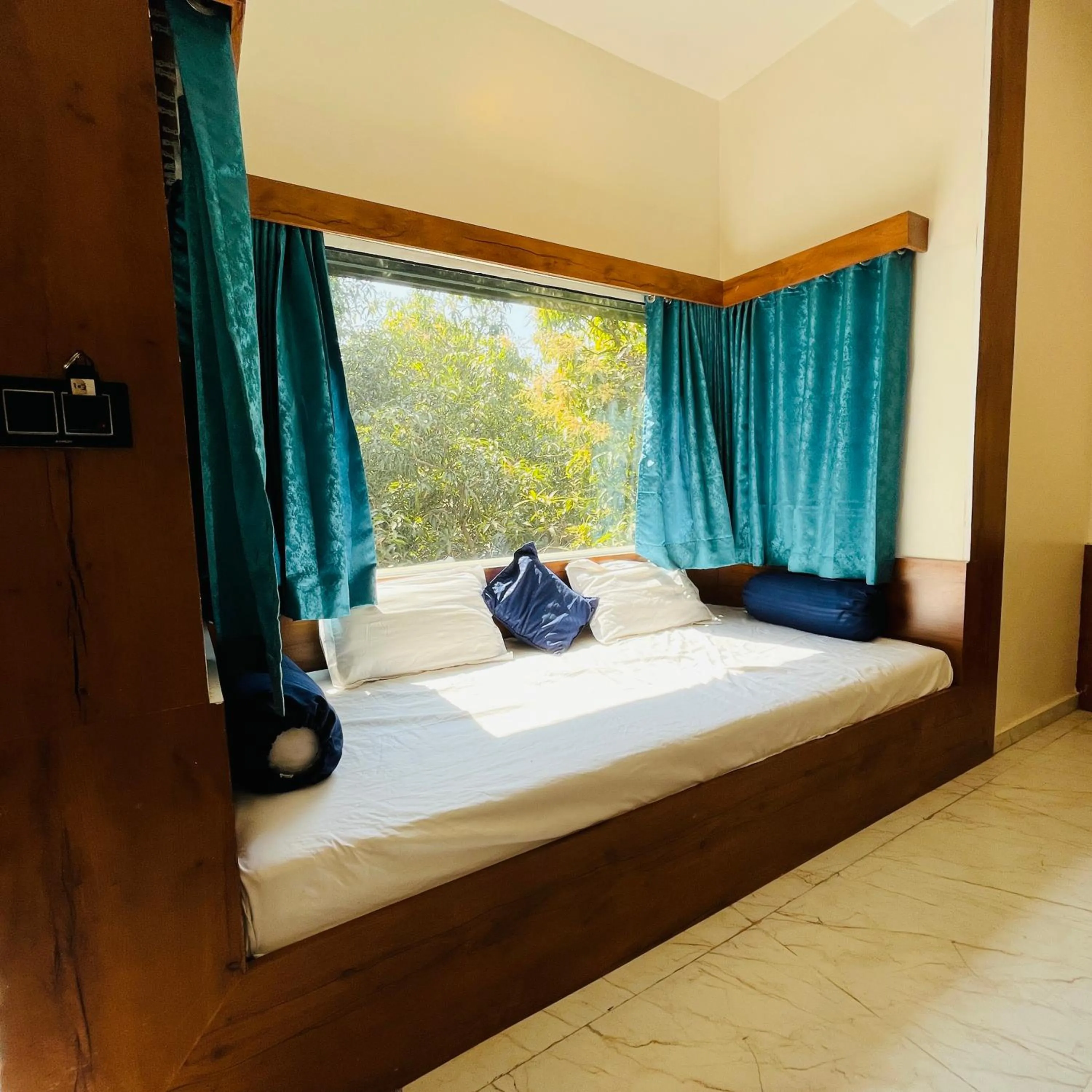 Photo of the whole room, Bed in Brook Ville