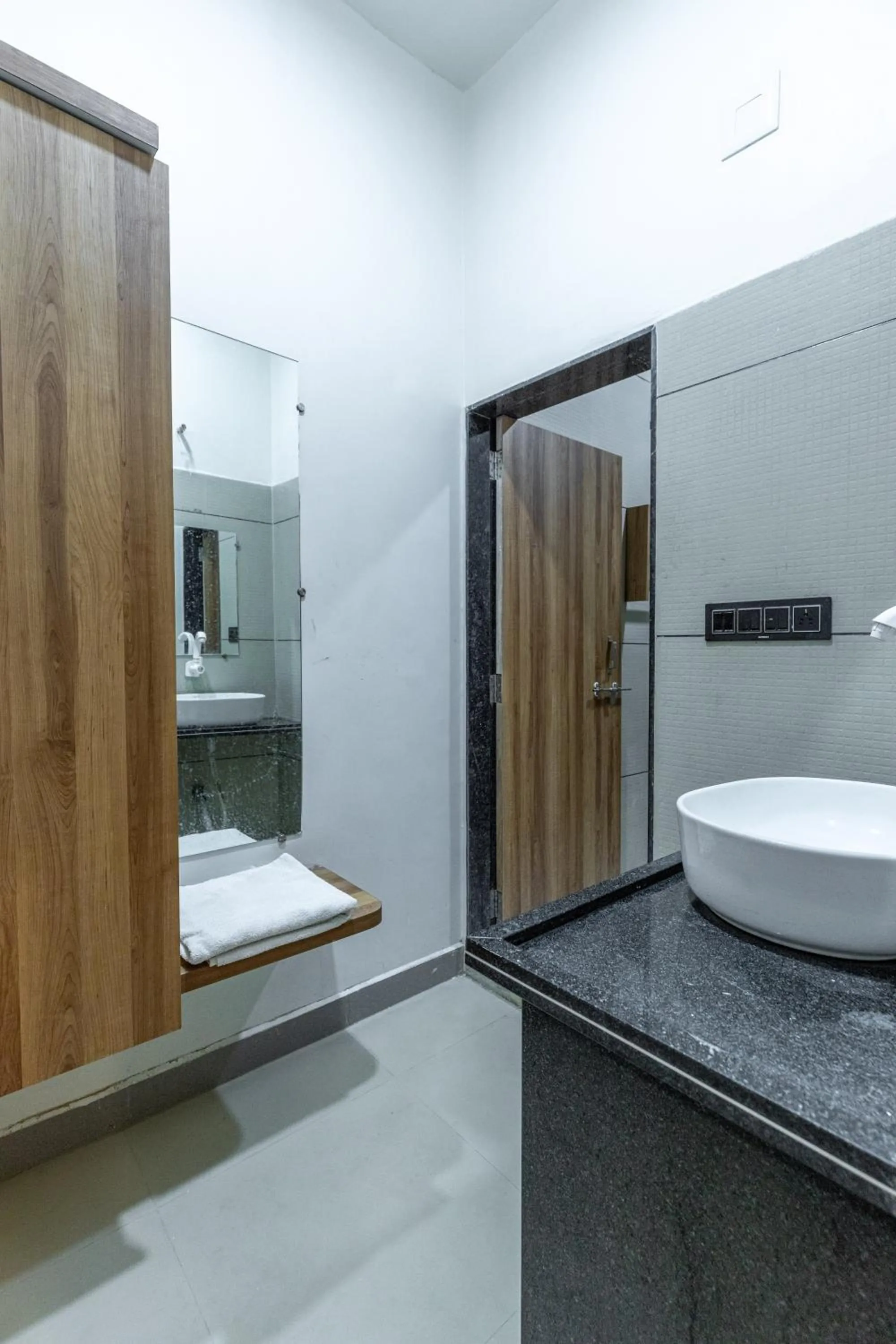 Shower in Brook Ville