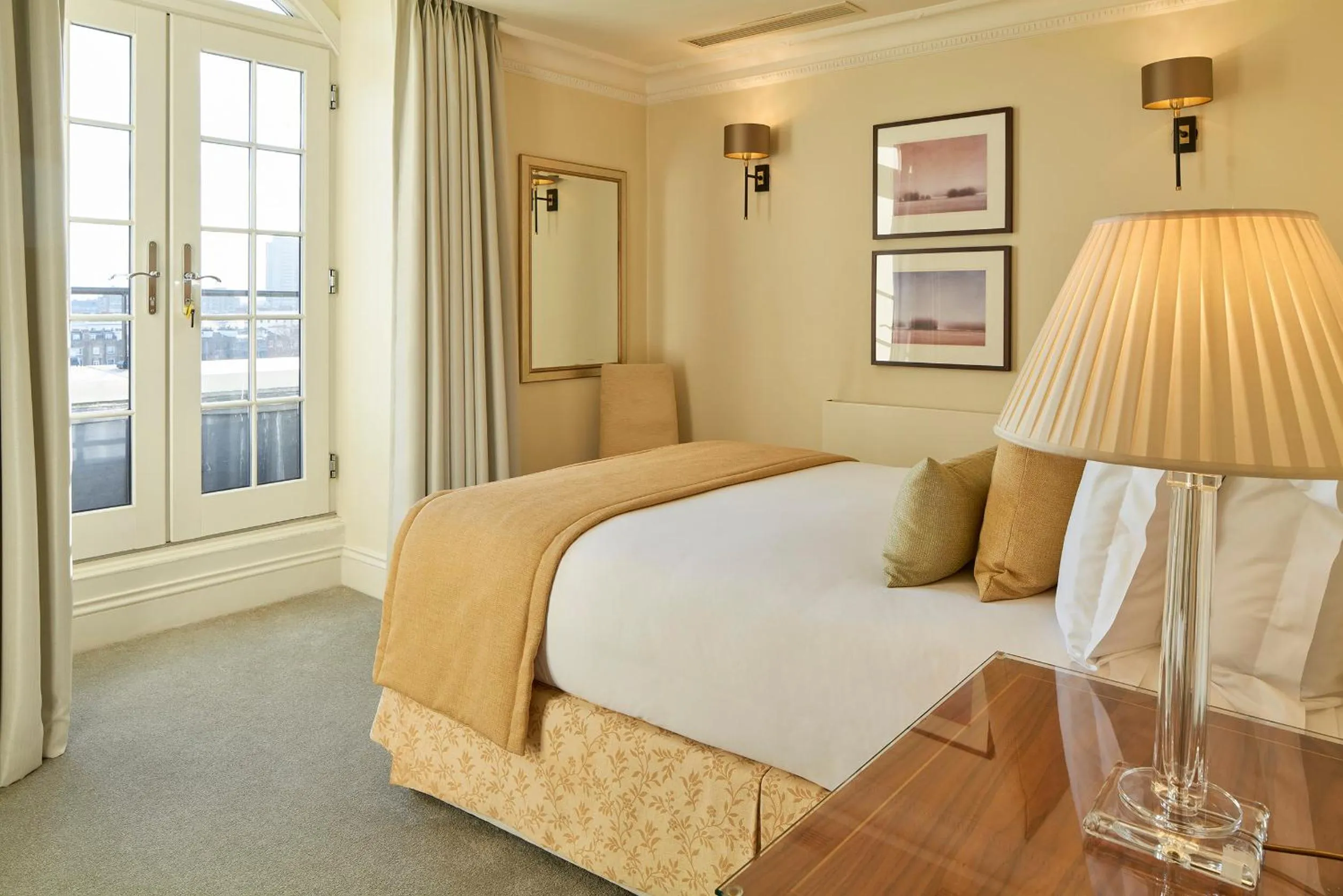 Bedroom, Bed in Cheval Hyde Park Gate