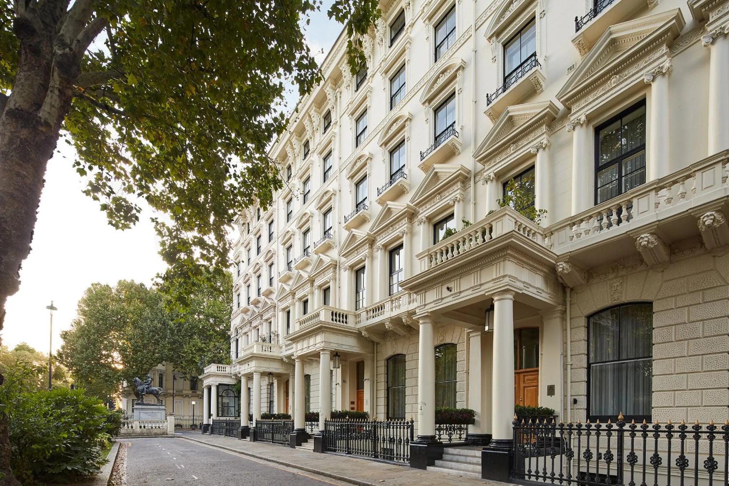 Facade/entrance in Cheval Hyde Park Gate