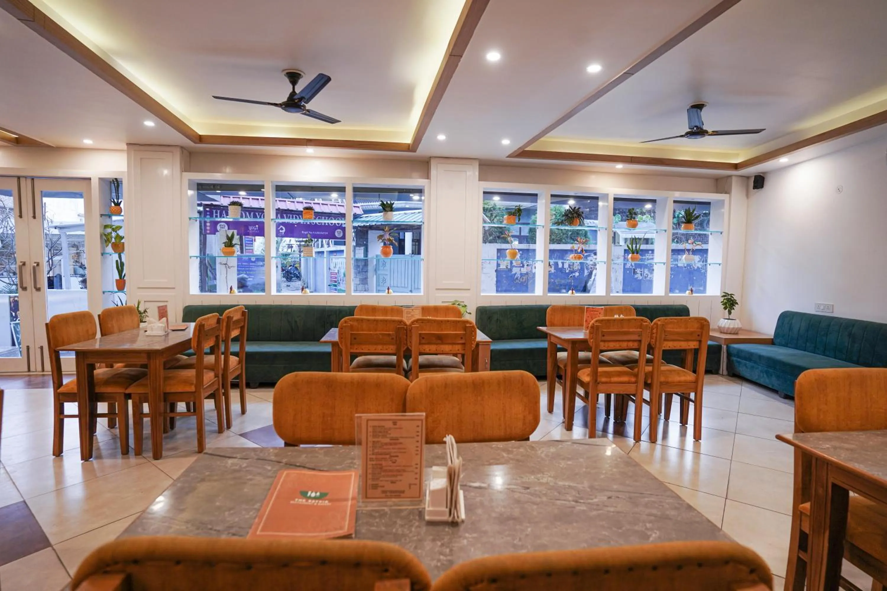 Restaurant/places to eat in Tripli Hotels Ayushman Retreat