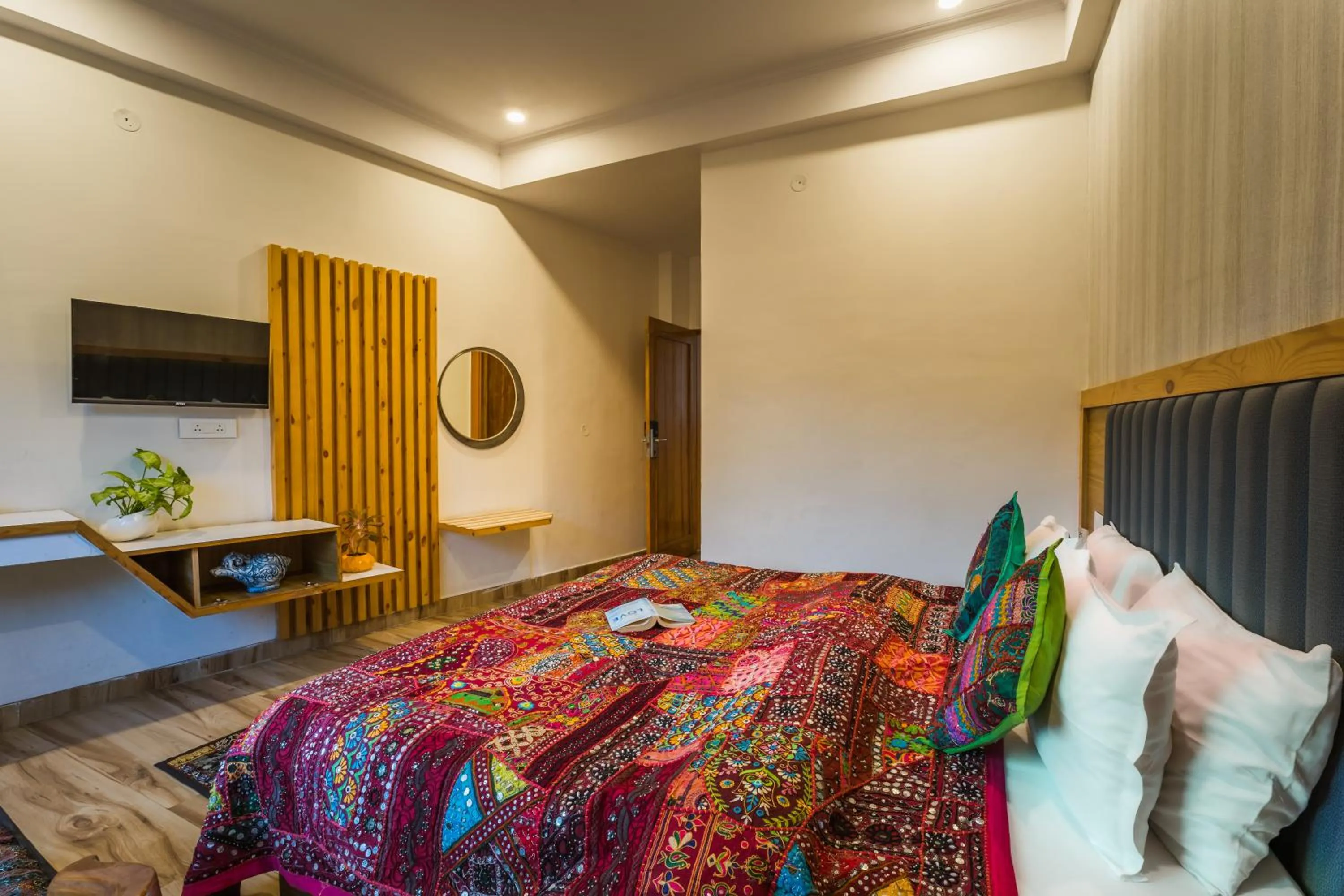 Bed in Tripli Hotels Ayushman Retreat