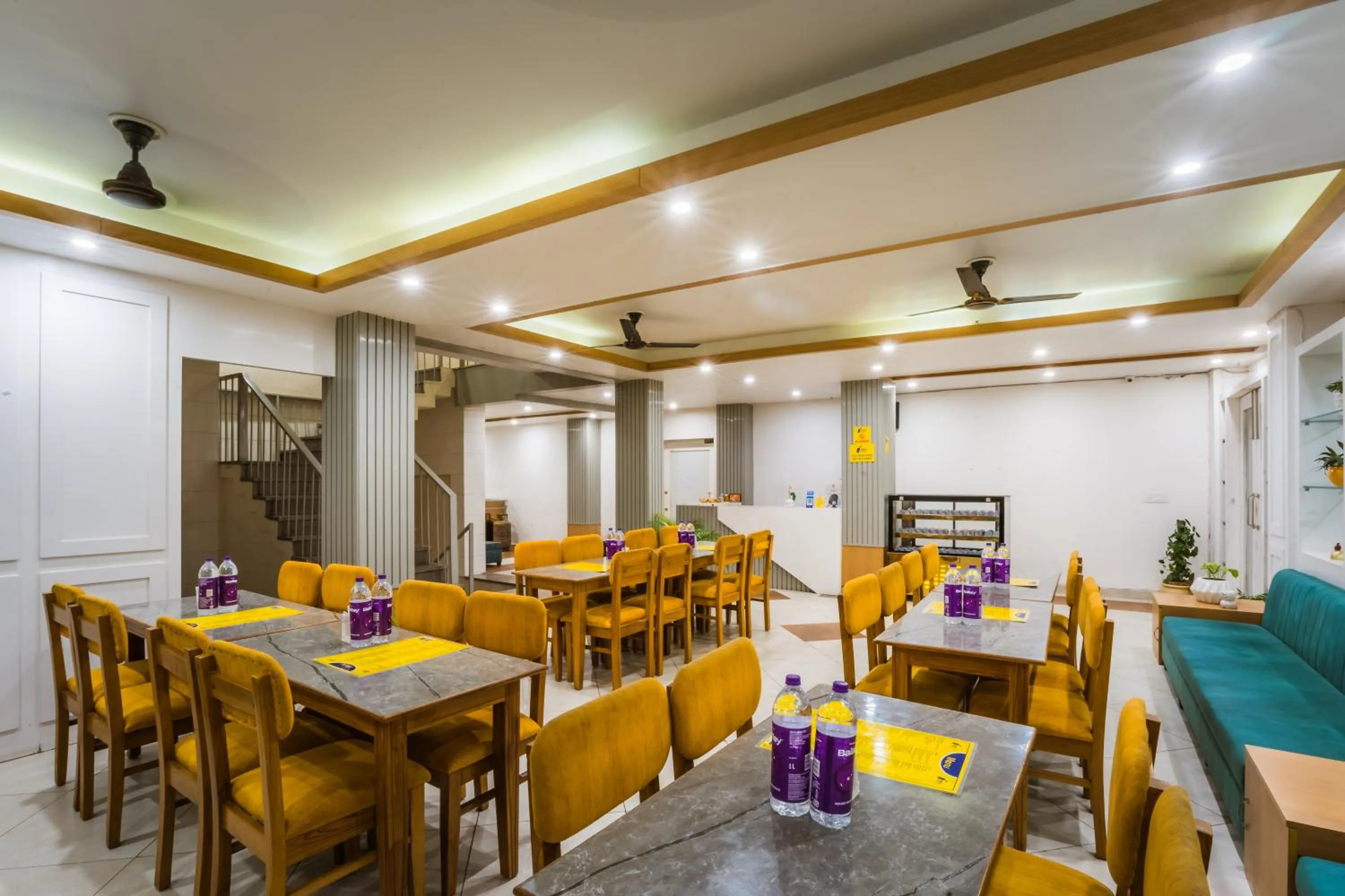 Restaurant/places to eat in Tripli Hotels Ayushman Retreat