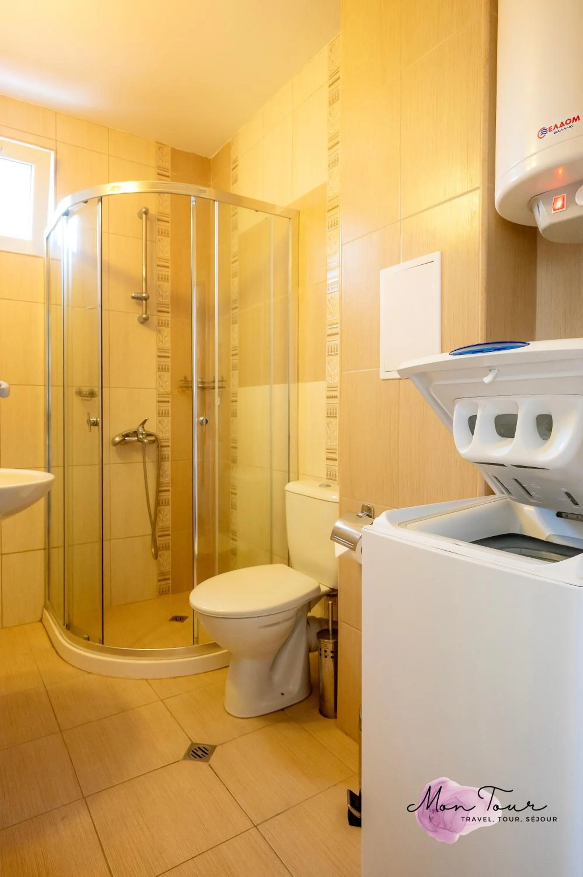 Shower in Mon Tour apartments