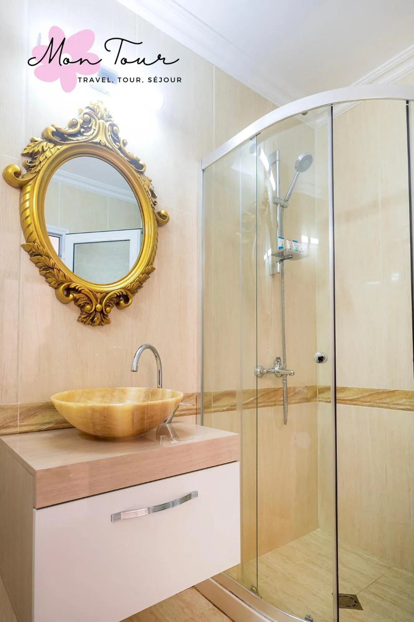 Shower in Mon Tour apartments