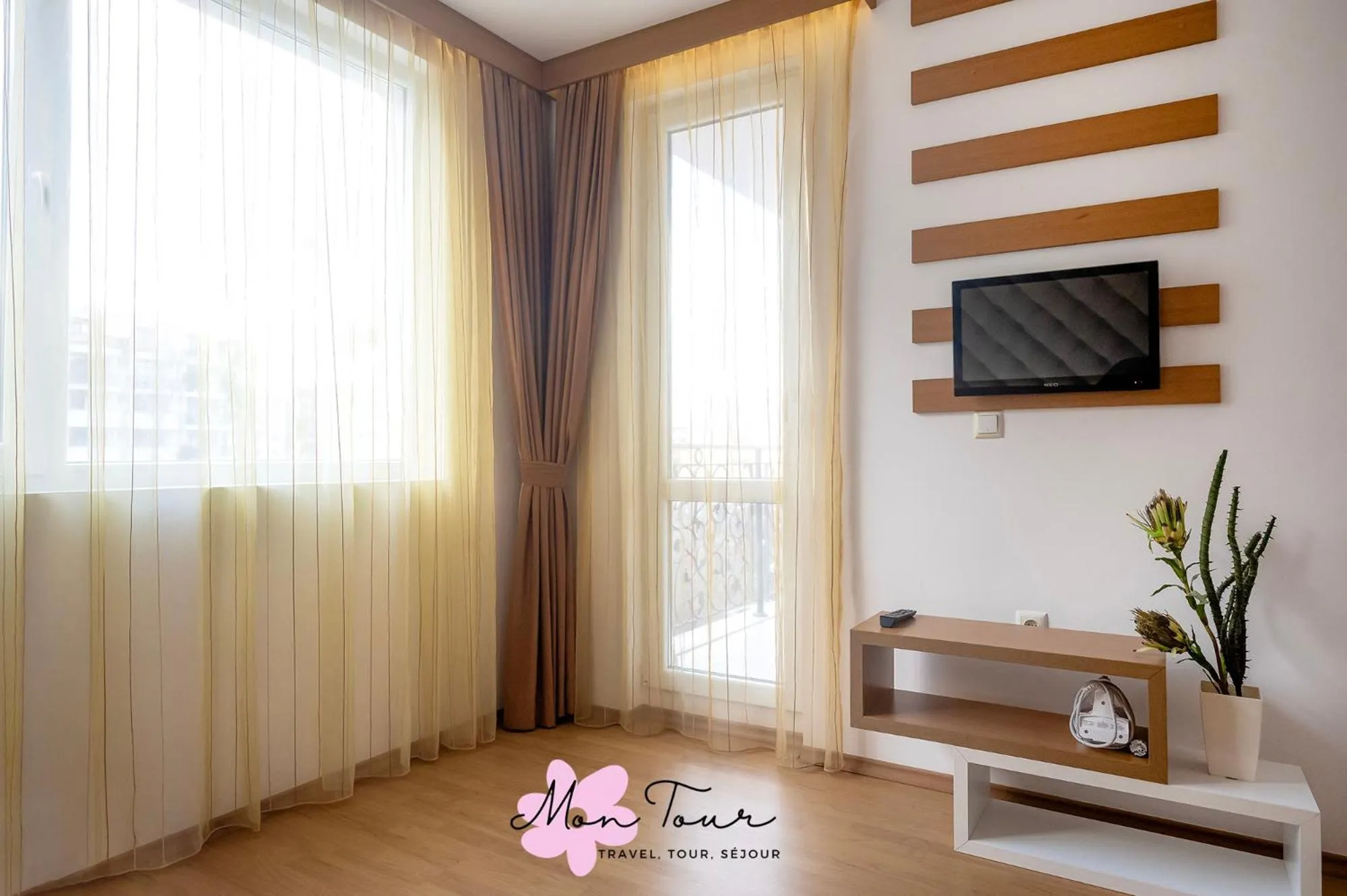 TV and multimedia in Mon Tour apartments