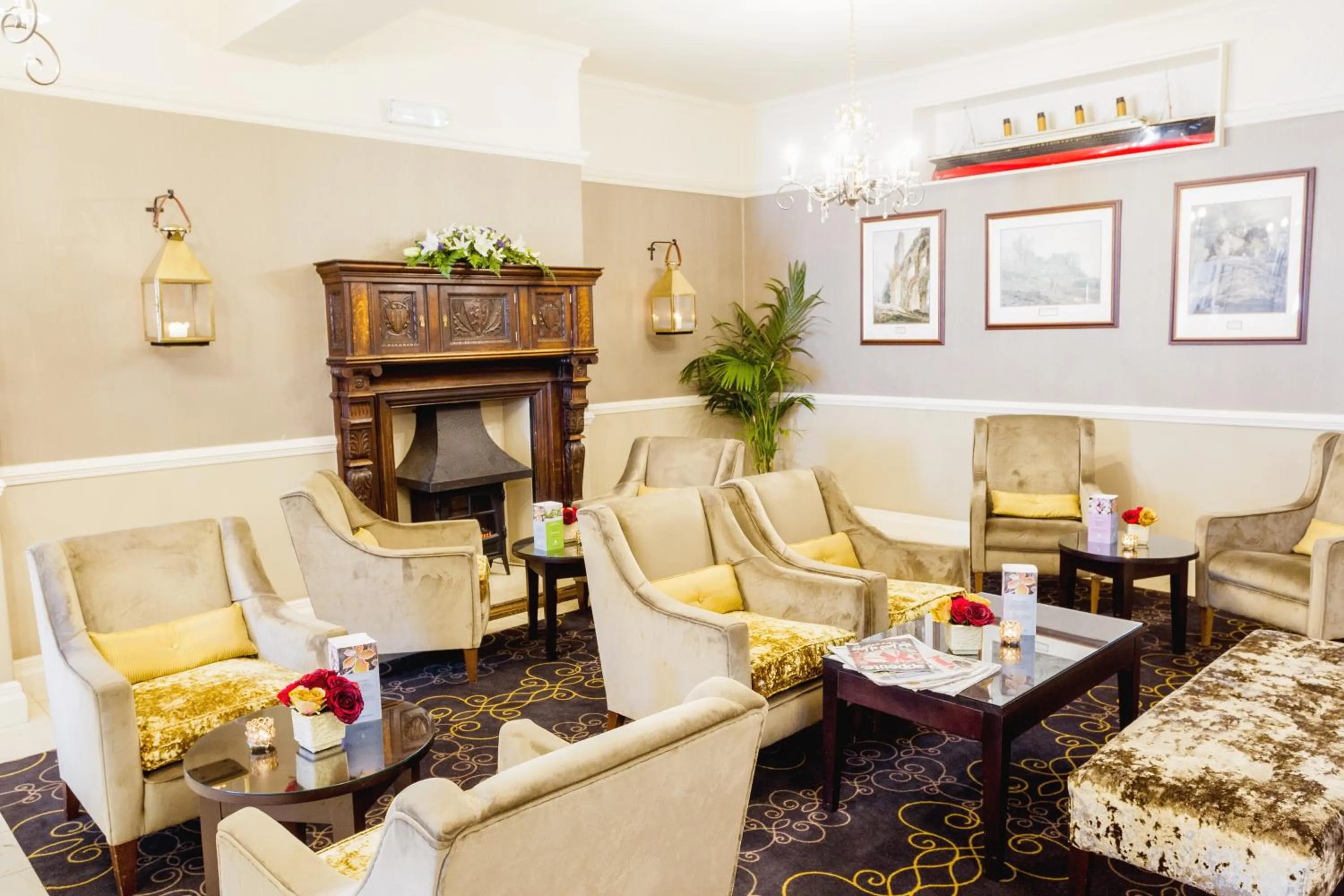 Lounge or bar in White Swan Hotel