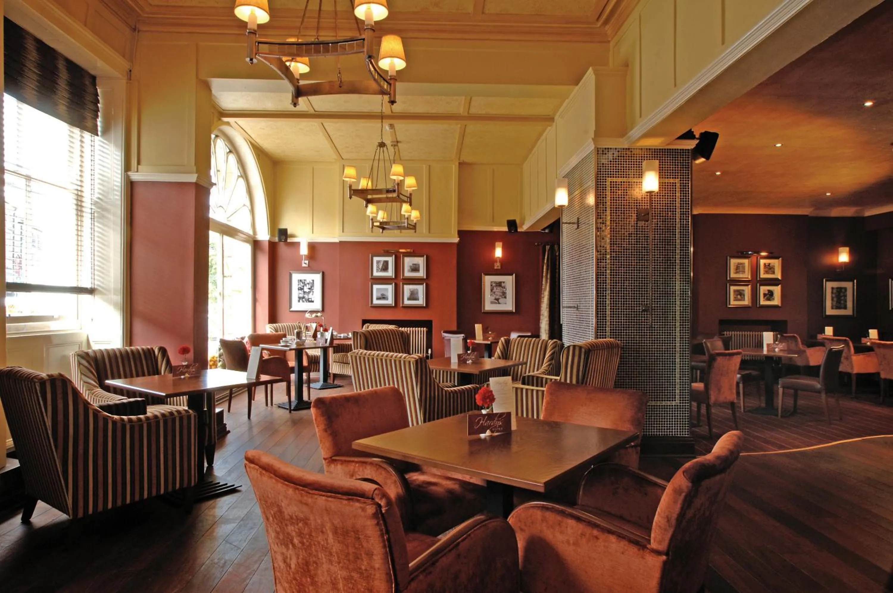 Restaurant/places to eat in White Swan Hotel