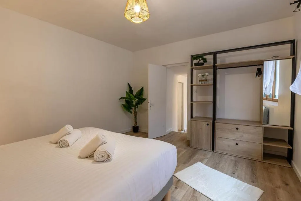 Bedroom, Bed in L'Appart des Platanes